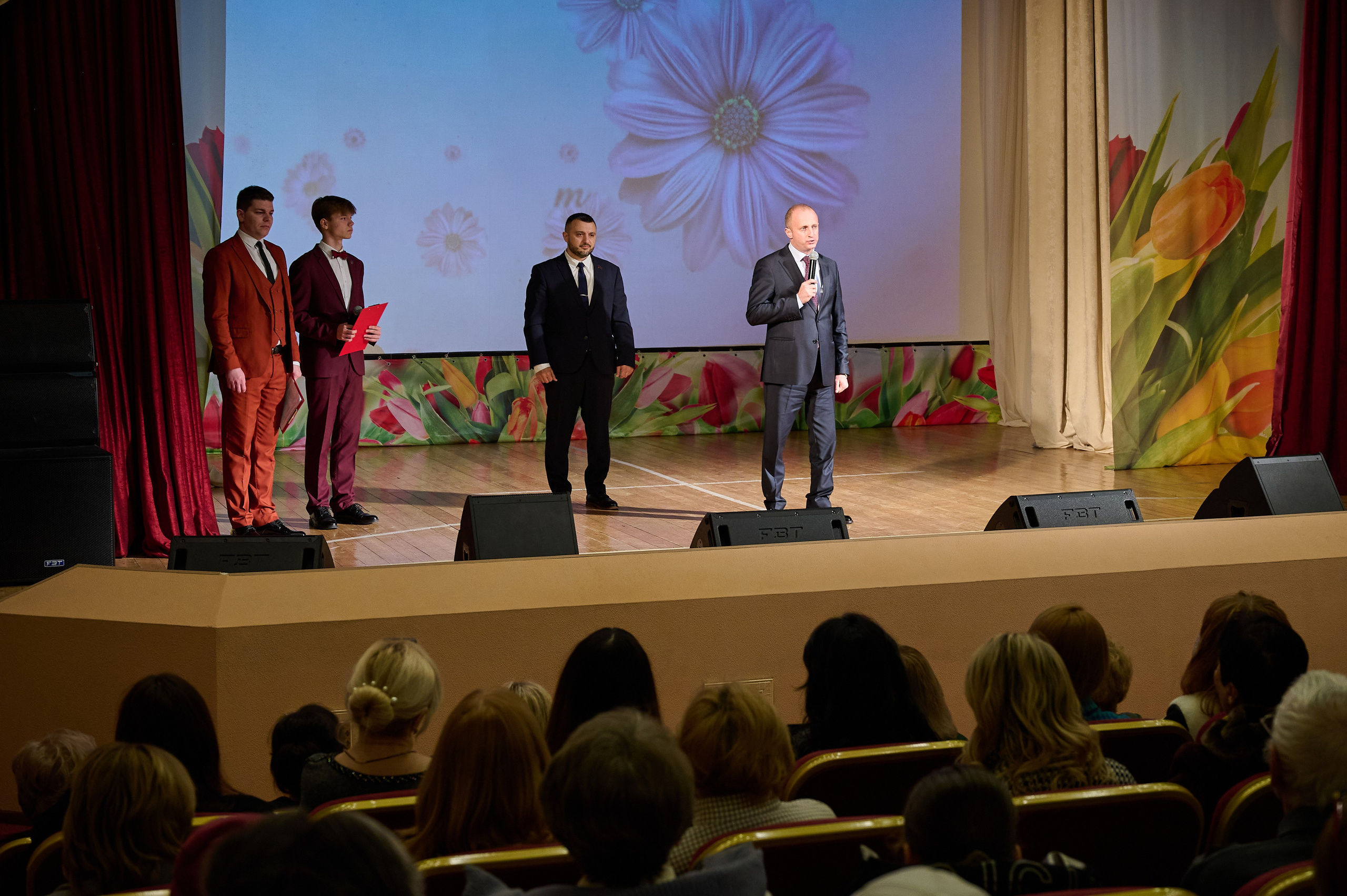 8 марта в Кабардинке. Жизнь курорта Кабардинка в фотографиях