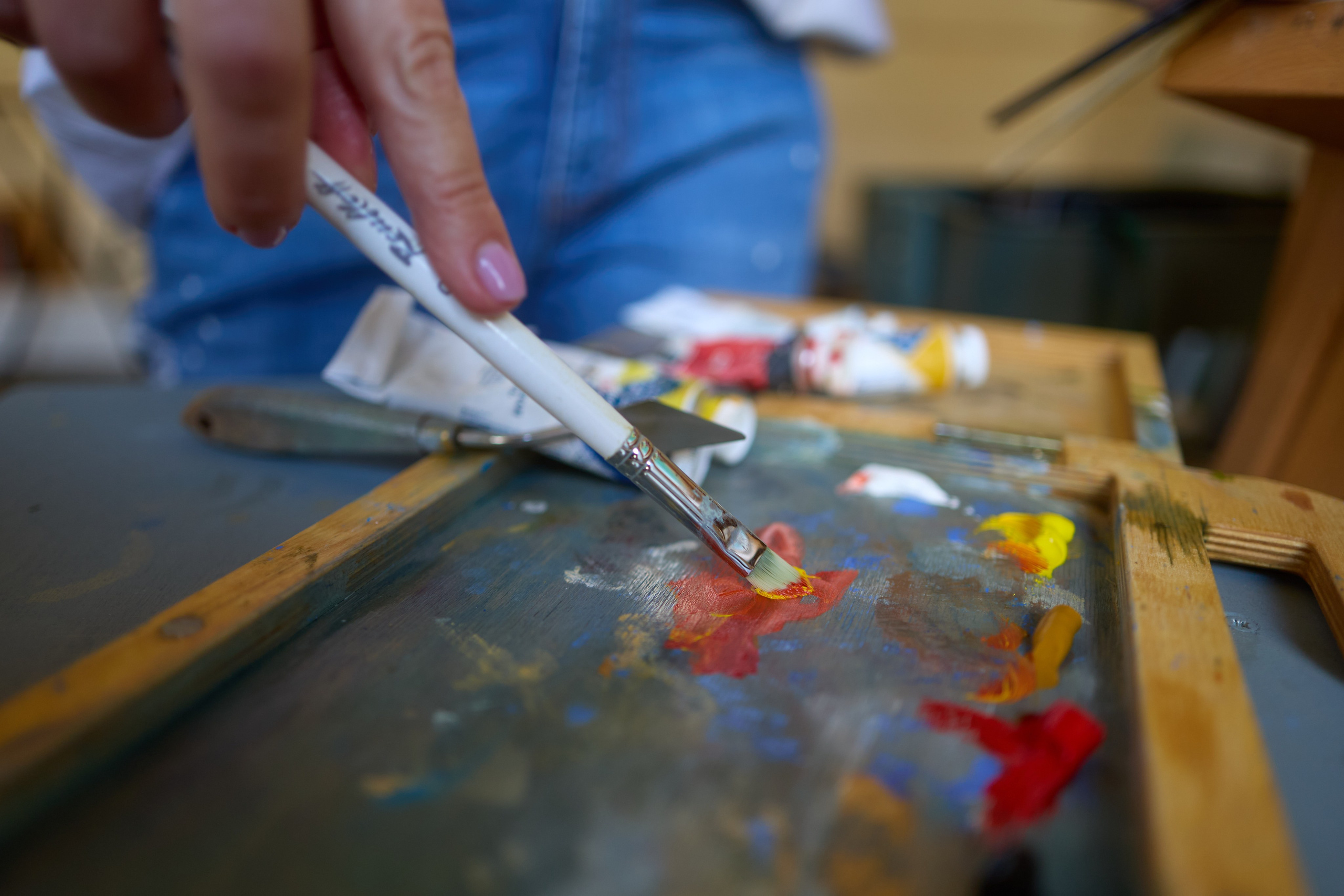 Фото в мастерской художника