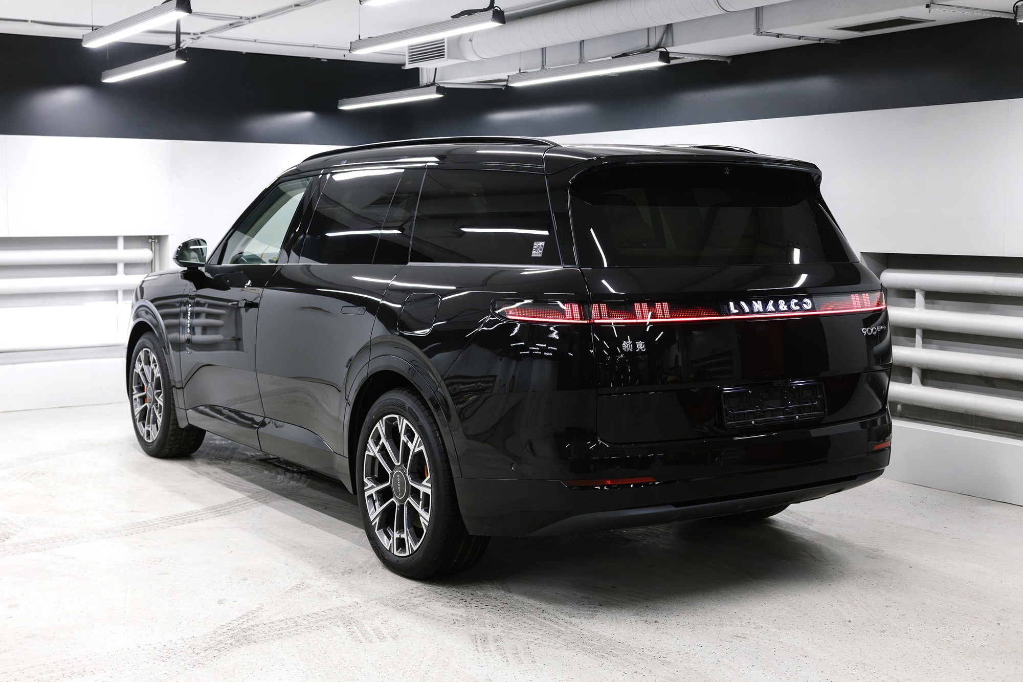 Lynk & Co 900 Ultra 2,0hyb 4WD AT (734 л. с.), 2025 г, 2,0 л бензин. Автосалон «Х-Авто»