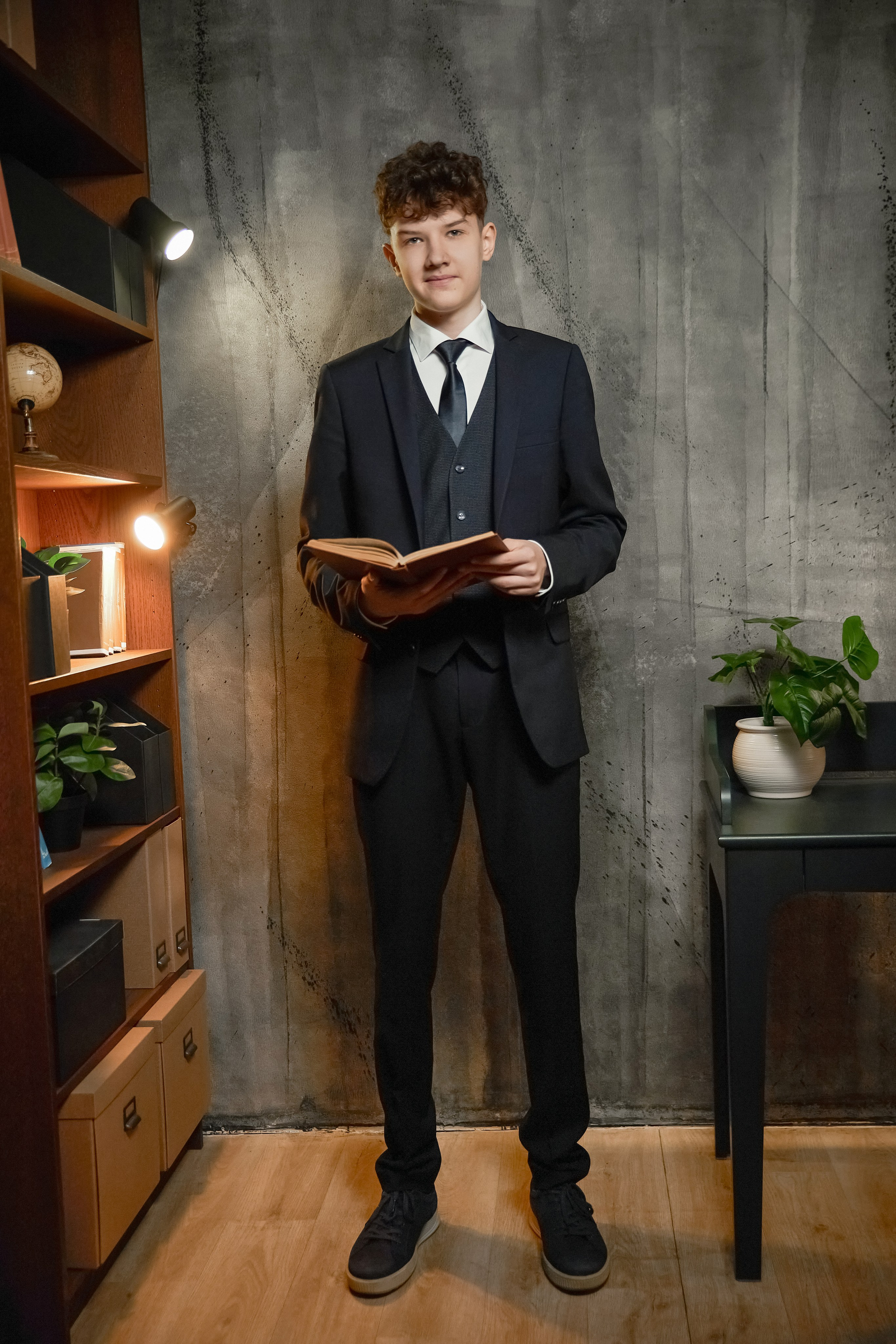 Выпускной альбом 9 и 11 класс «Гранж». Выпускные альбомы в Тюмени для школ, садов, вузов спортивных секций