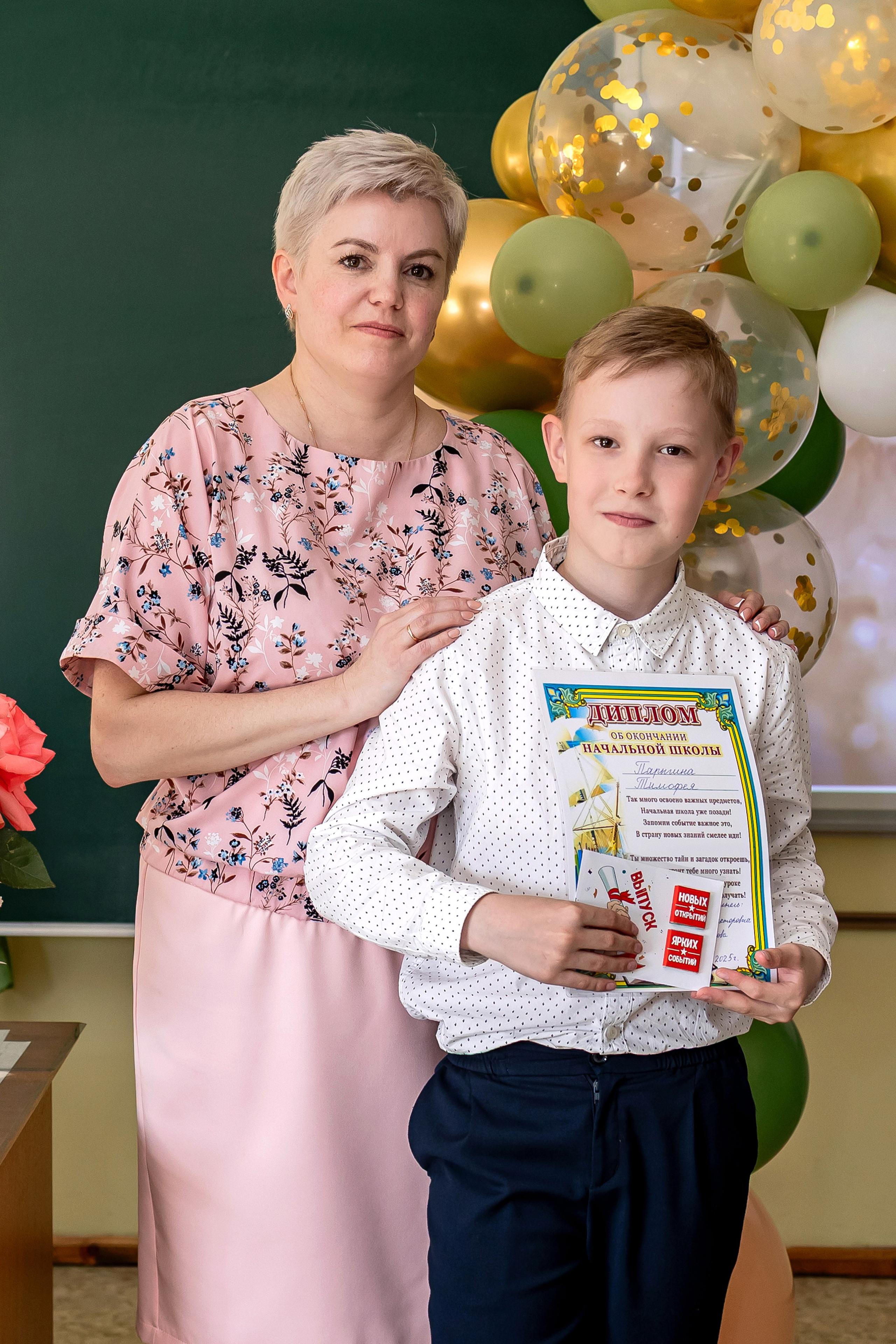 Выпускной в начальной школе в классе. Фотограф и видеограф Москва. Свадебный фотограф, видеограф. Выпускные альбомы. Оживающие альбомы