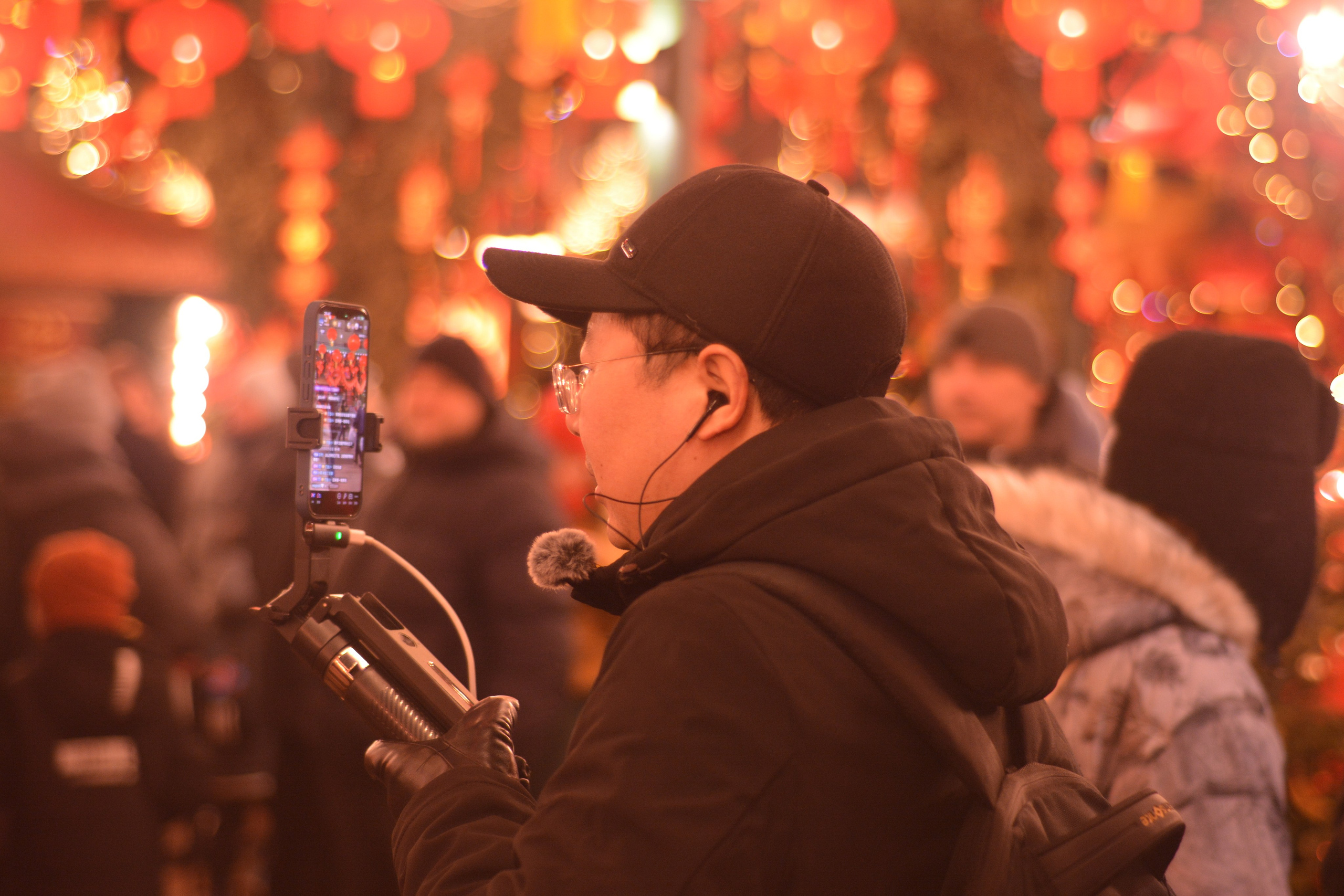 F/8 and be there — оказаться в нужном месте и поймать момент