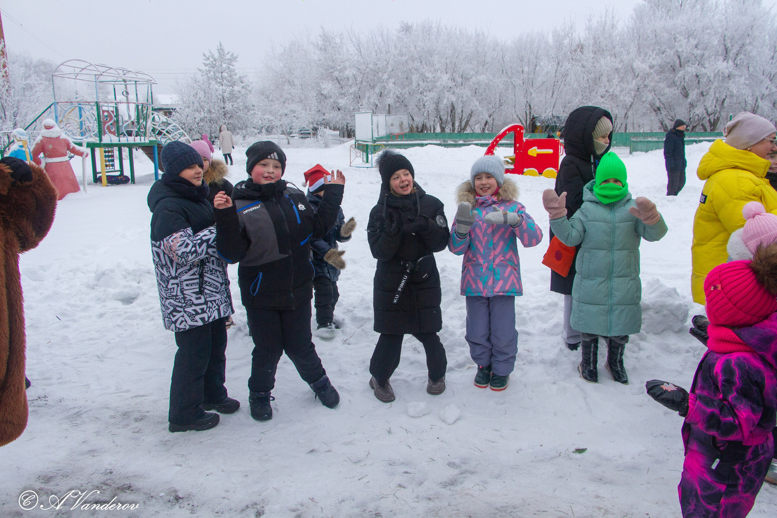 Праздник во дворе, ул. Осташковская-20. Фотограф Омск | Александр Вандеров