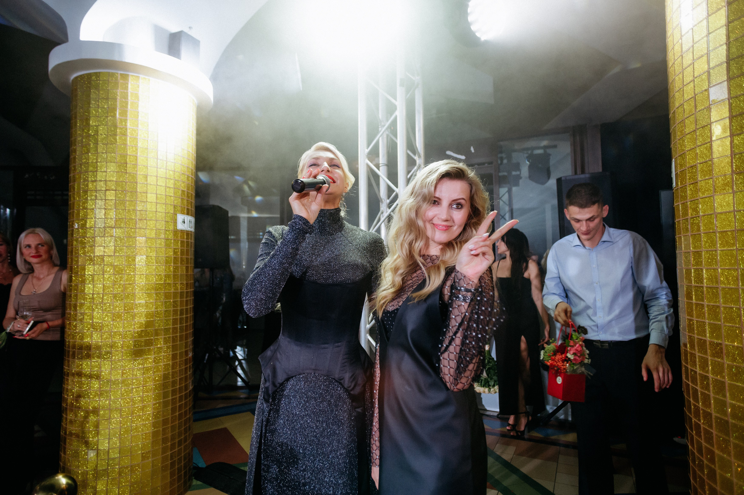 20 лет студии красоты Юлии Харченко. СВОИ. ФОТООТЧЕТЫ-СОБЫТИЯ-МЕСТА