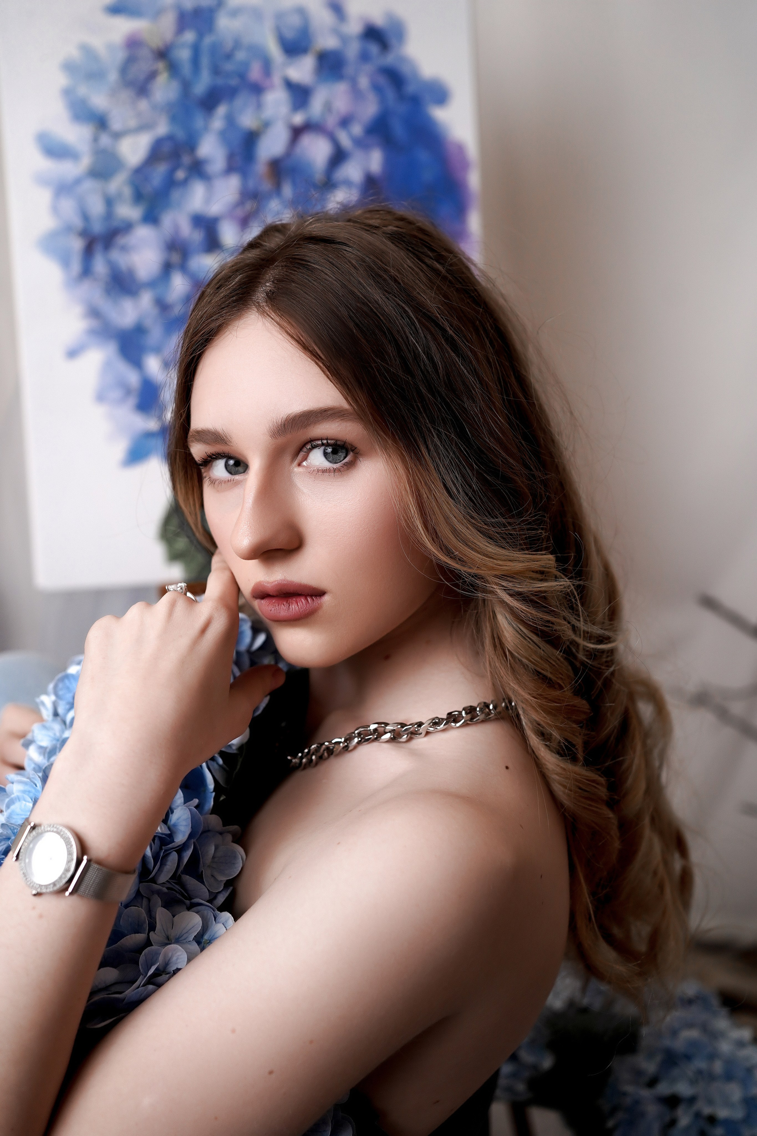 Женская фотосессия с гортензией в Ростове-на-Дону. Студийный фотограф Алёна Чёботова. Свадебный фотограф в Ростове-на-Дону. Таинство Крещения и Венчания, семейные фотосессии. Алёна Чёботова