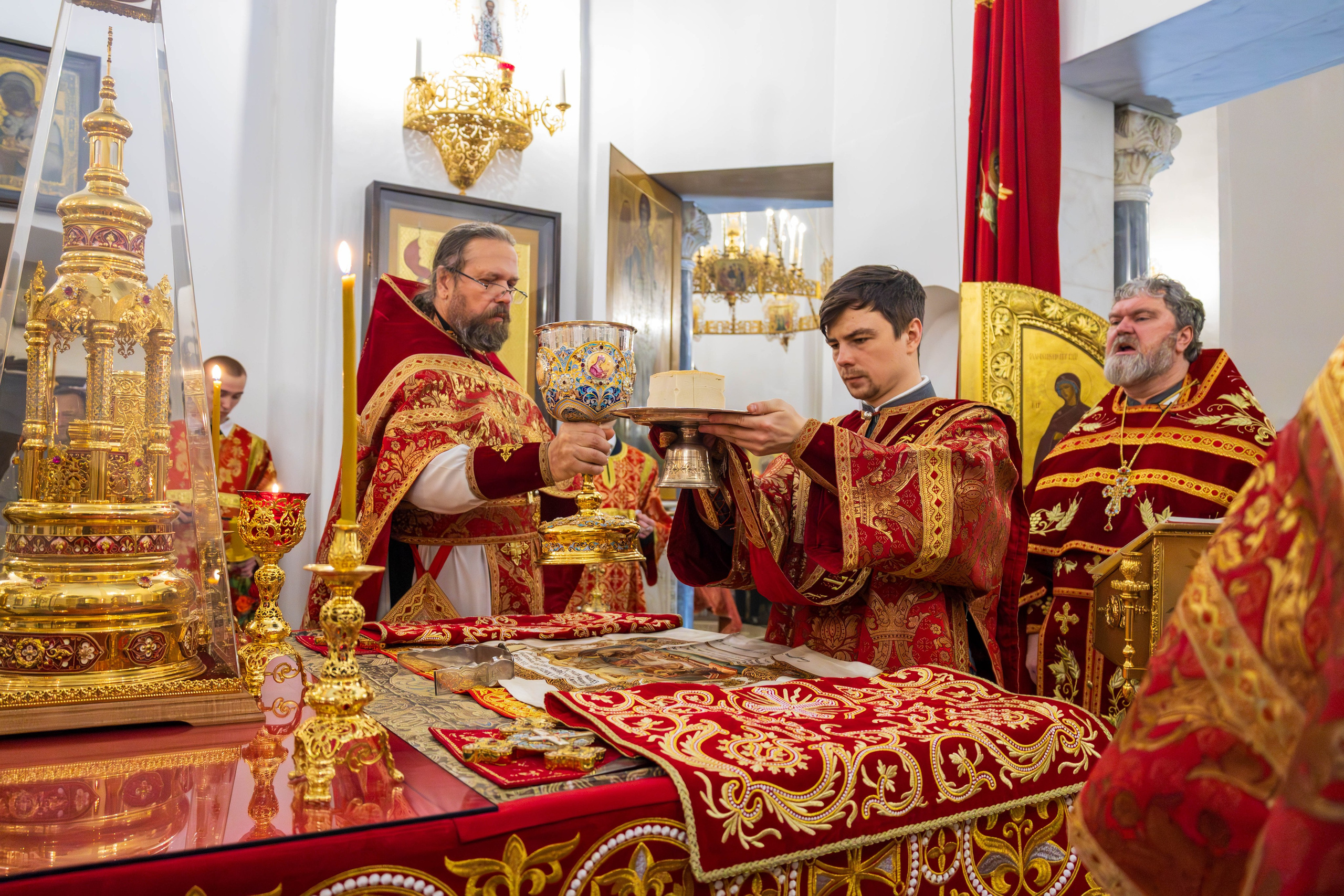 Возношение святых даров, храм вмч. Димитрия Солунского на Благуше