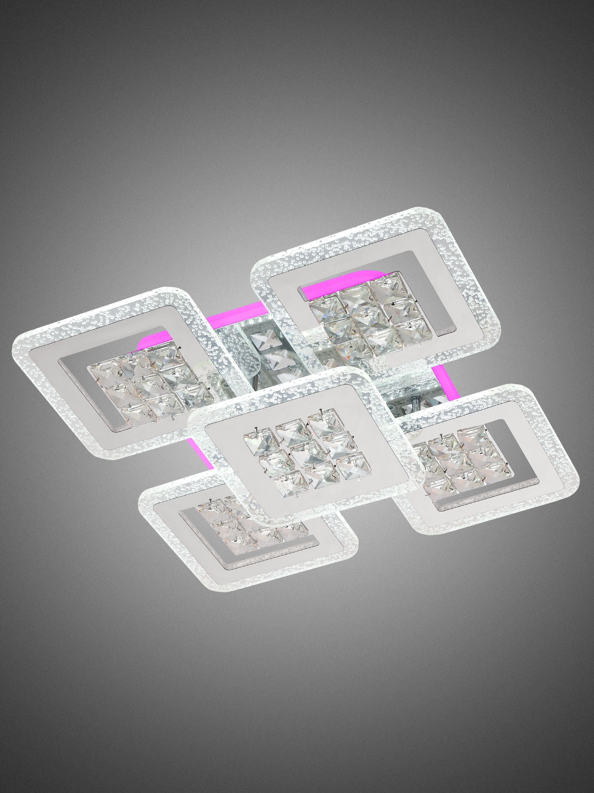 Люстра с включенным светом