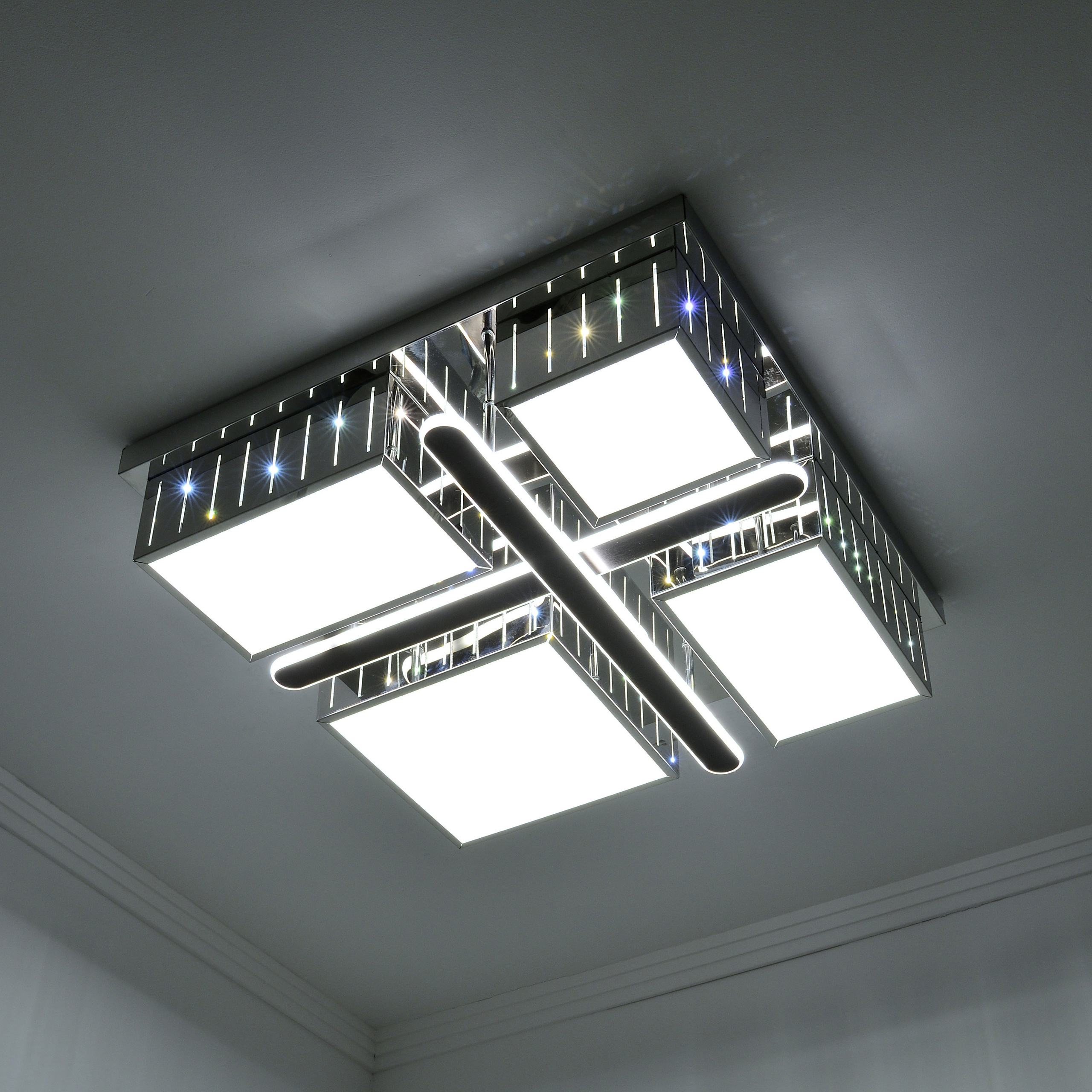 Люстра с переключением режимов