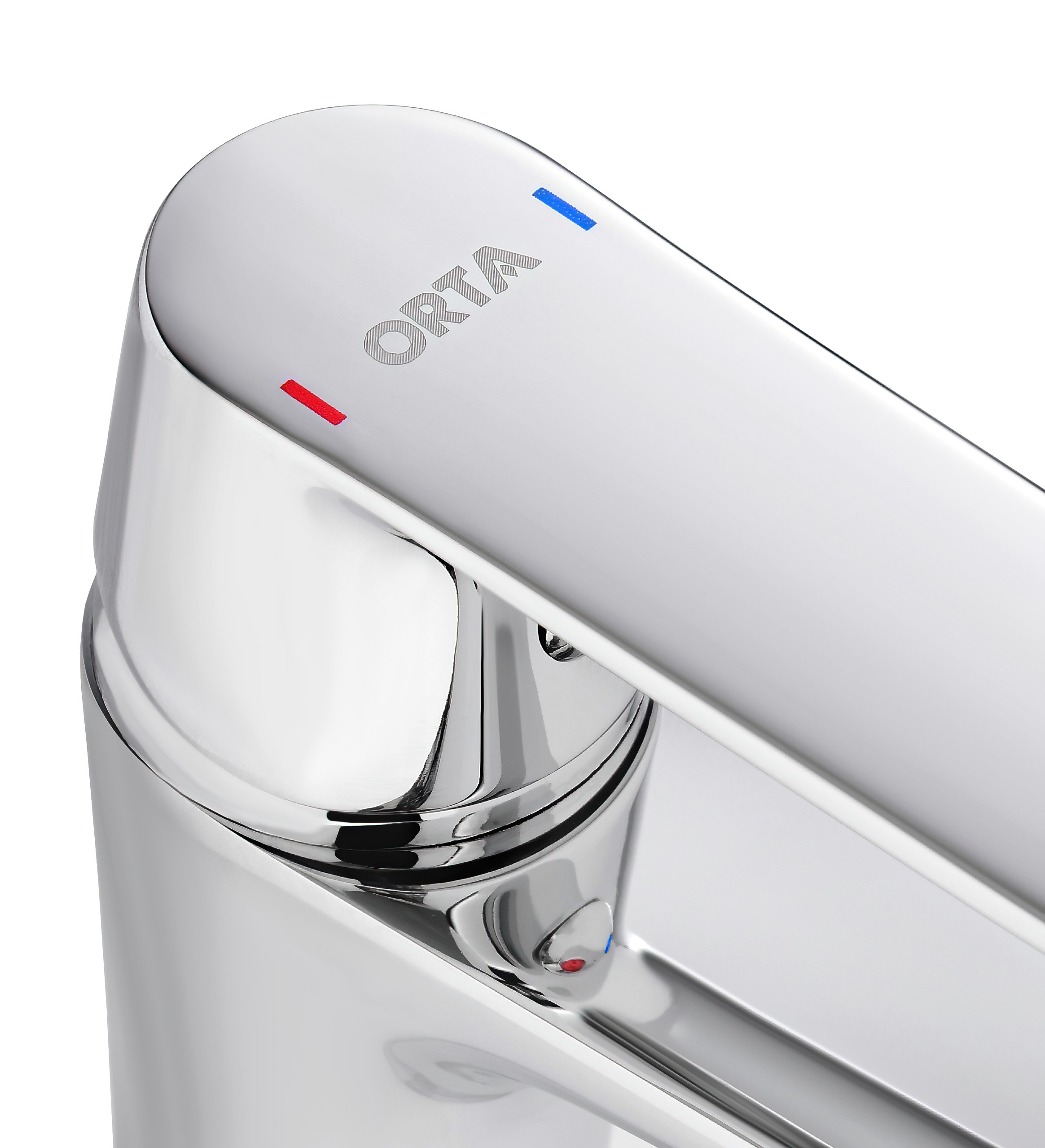 Фрагмент хромированного смесителя