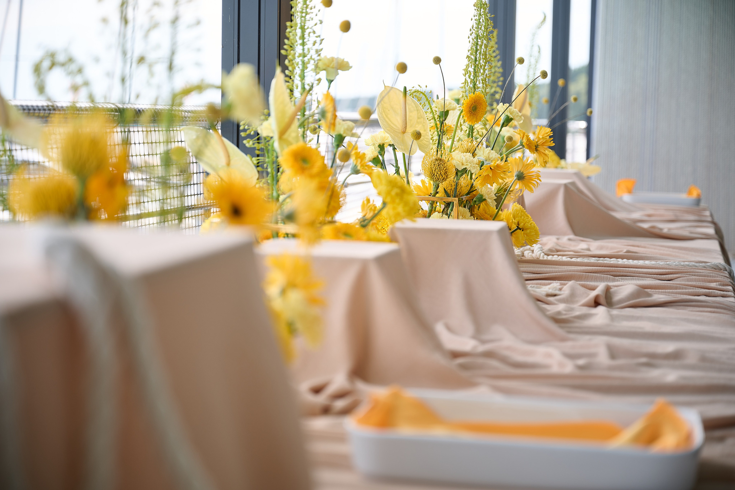 Стилизация фуршетной зоны и банкета на 60 человек для закрытого меропрития одного из крупных банков. Сет-дизайнер и фуд-стилист в Москве Инна Чертова