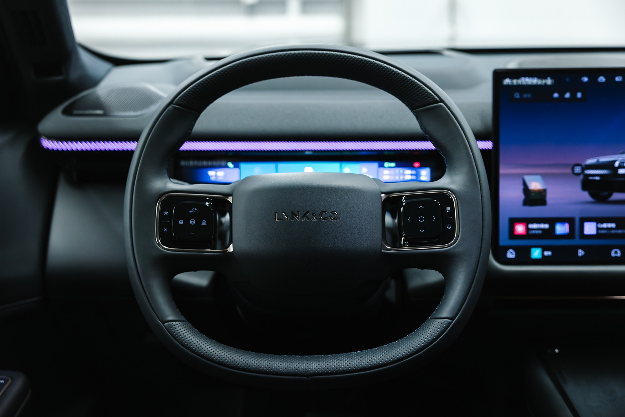 Lynk & Co 900 Ultra 2,0hyb 4WD AT (734 л. с.). Автосалон «Х-Авто»