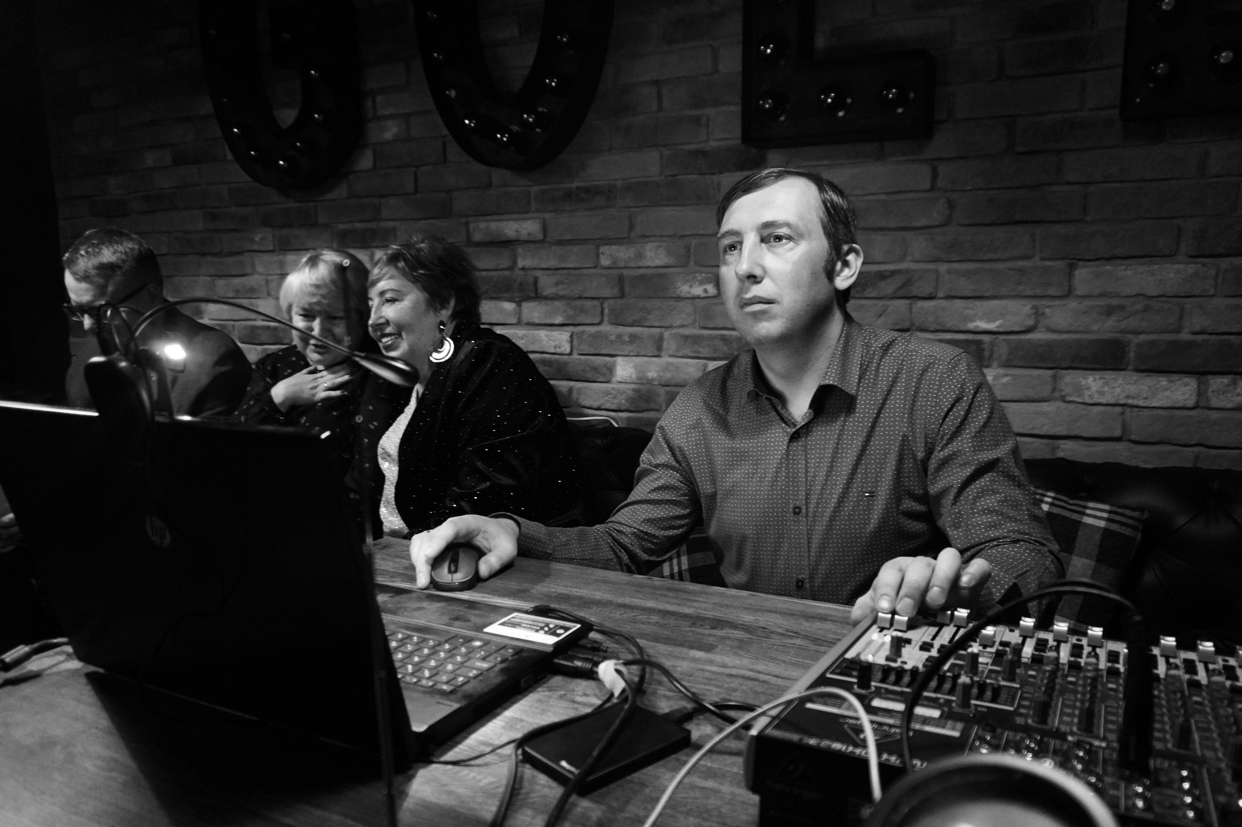 Съемка на день рождения Елены в окружении друзей и родных. Репортажный и портретный фотограф Татьяна Одинцова