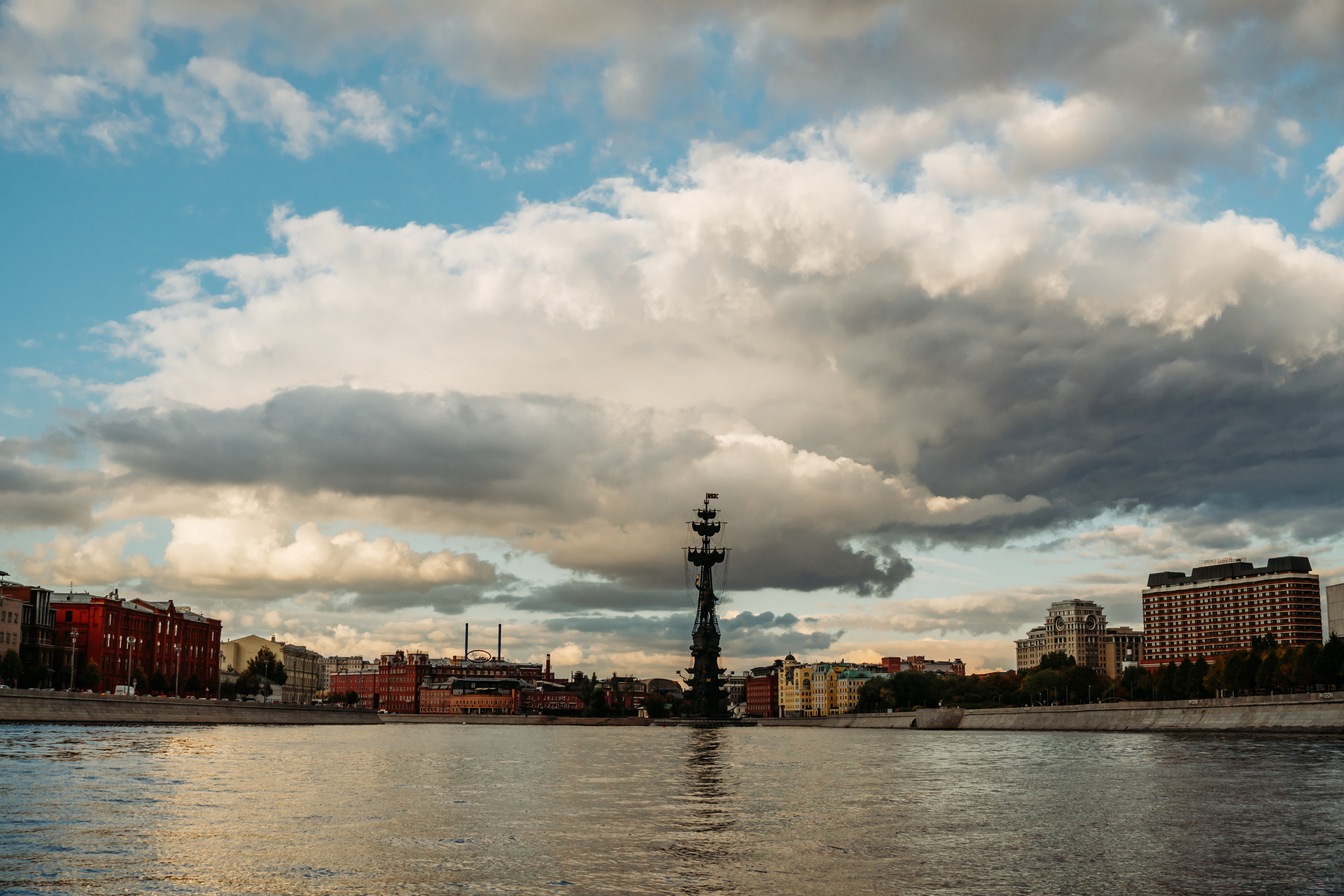 Речная прогулка по Москва реке. Портретная съемка в Москве, студийный фотограф Игорь Фомин