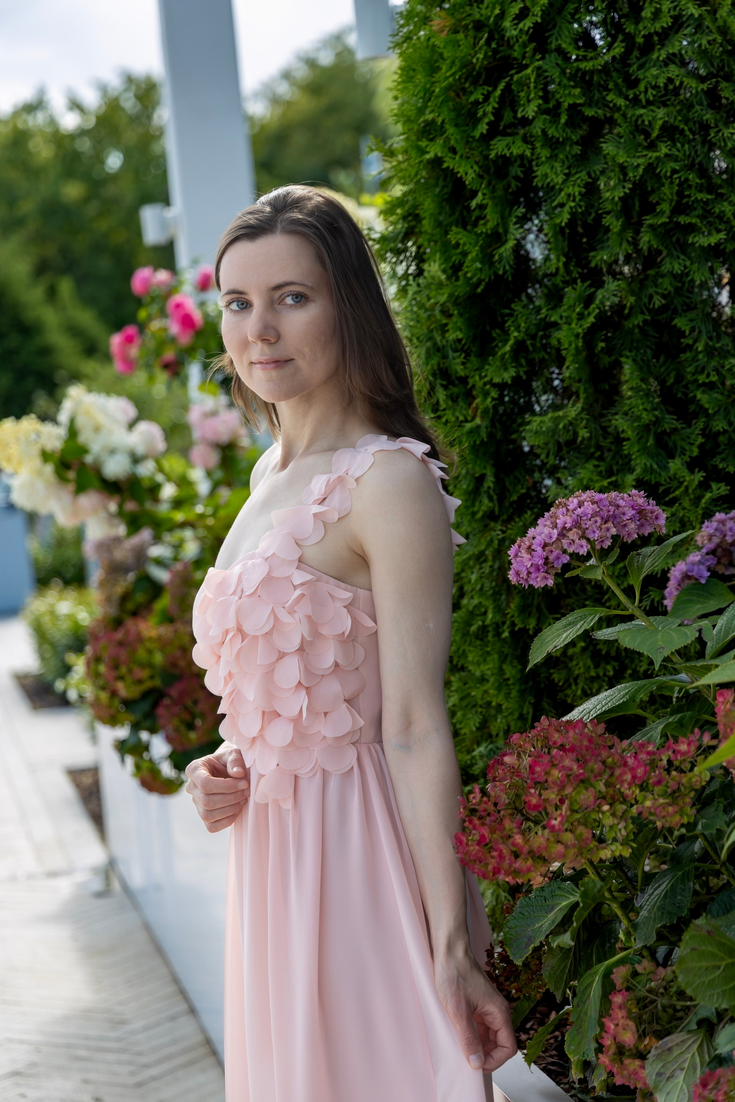 Фотосессия на новой набережной Коломенского: нежность, цветы и вдохновение. Репортажный, семейный и студийный фотограф в Москве Демин Алексей