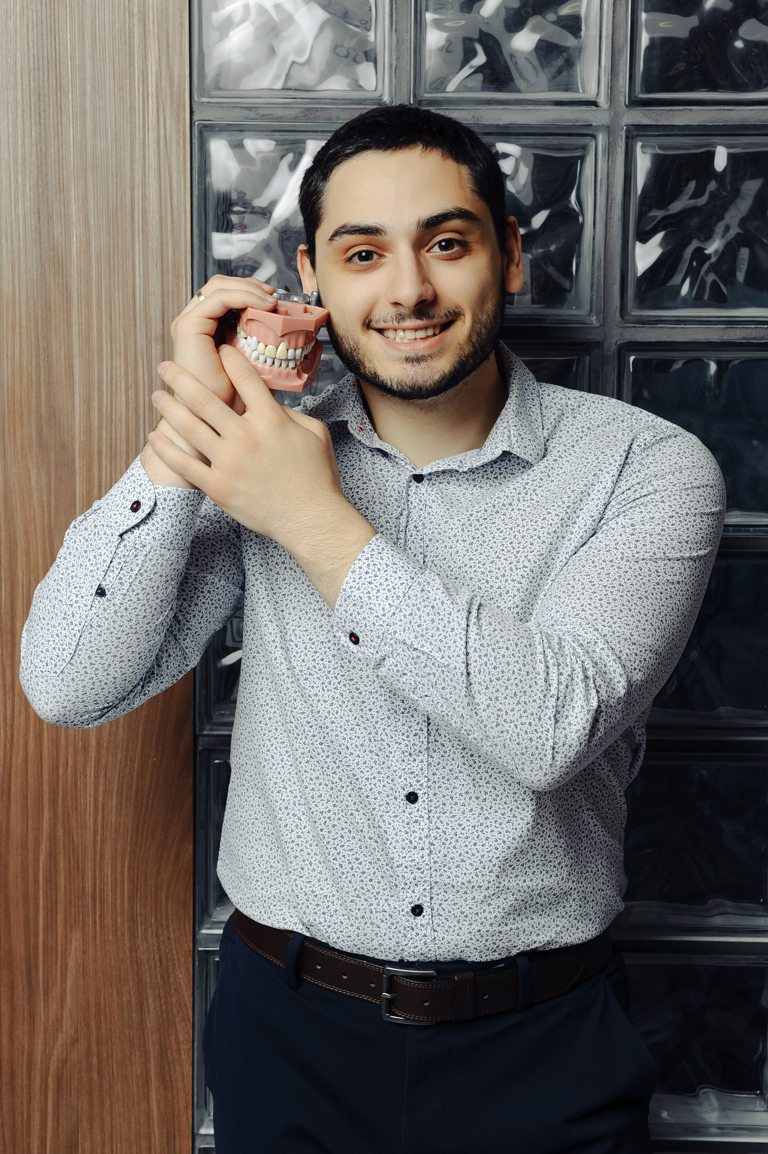 Александрос Хроидис. Съемка для стоматолога. Фотограф в Екатеринбурге Артём Зайнетдинов