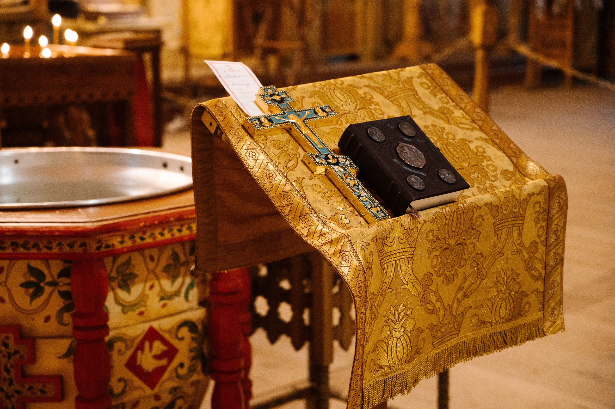 Фотосъёмка крещения в Санкт-Петербурге — Маргарита Иванова, фотограф. Профессиональный фотограф беременности в СПБ. Стильные фотосессии беременности в стиле минимализм и классическая фотография