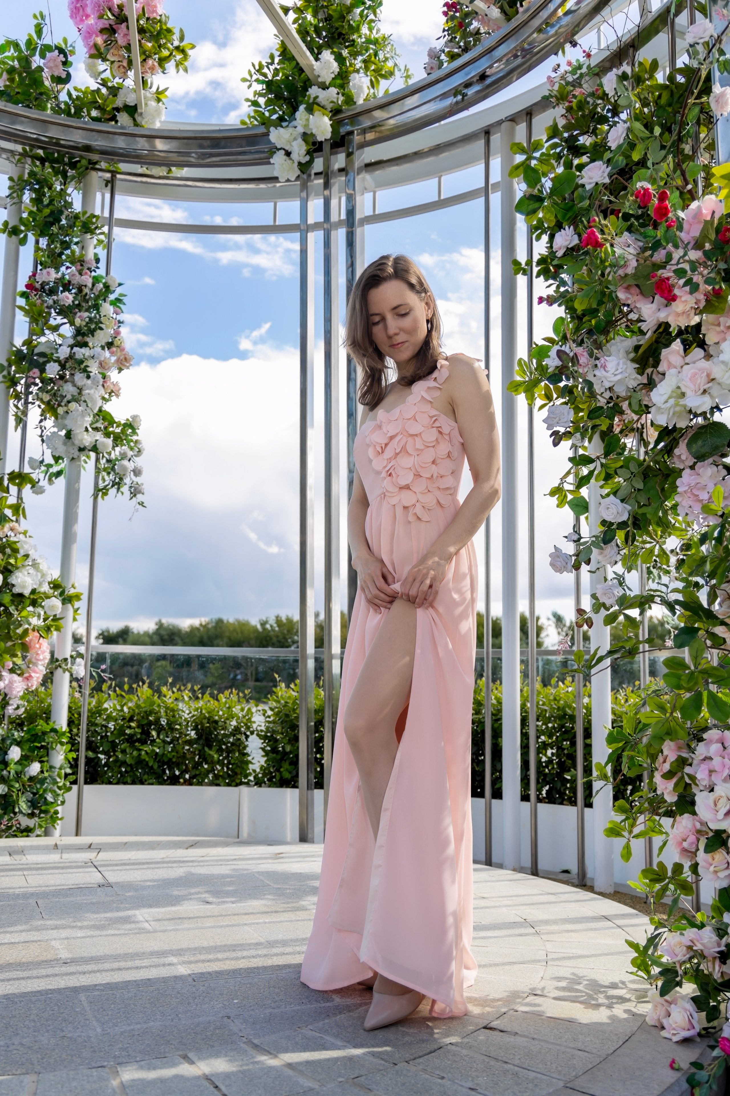 Фотосессия на новой набережной Коломенского: нежность, цветы и вдохновение. Репортажный, семейный и студийный фотограф в Москве Демин Алексей