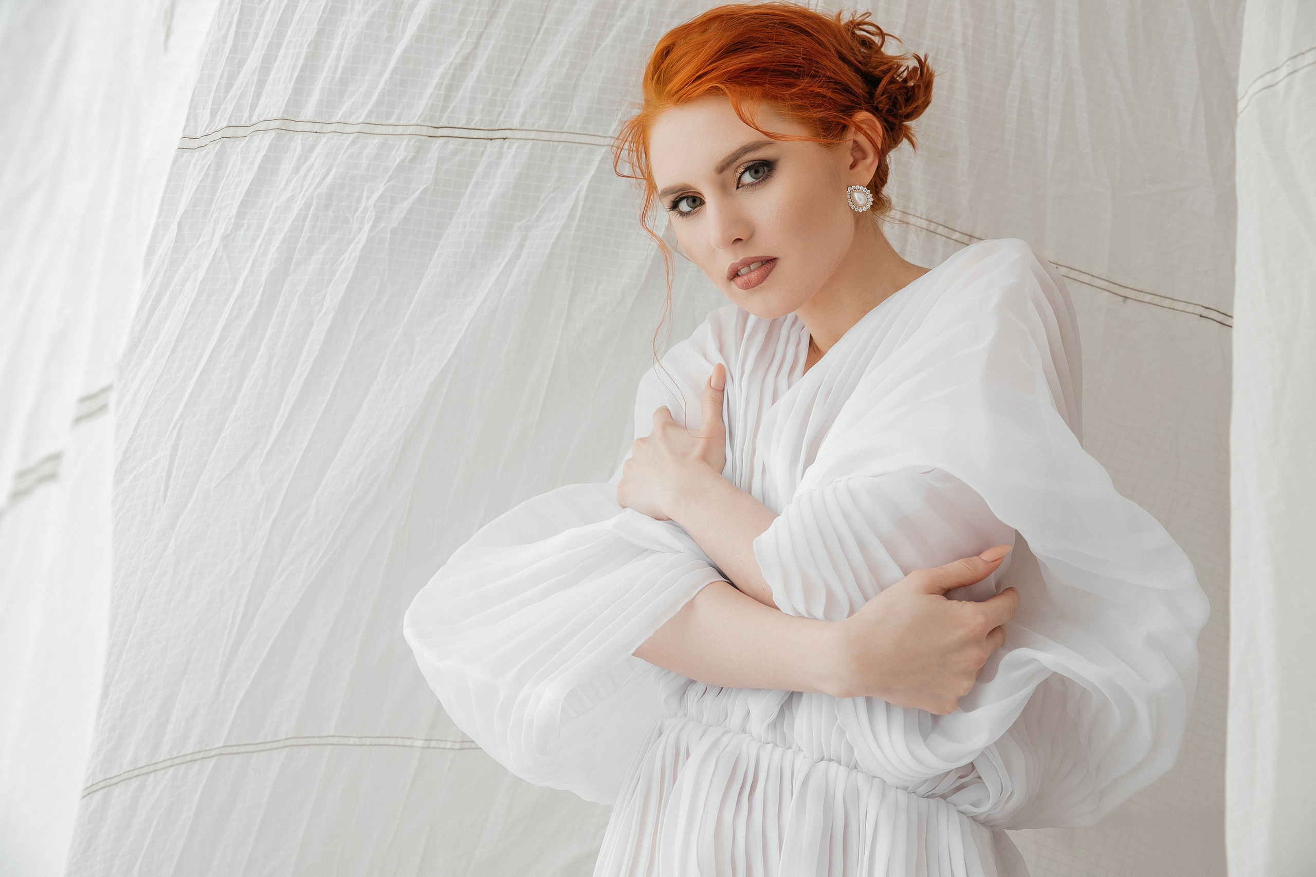 Свадебная фотосессия в студии с парашютом. Свадебный фотограф в Москве Элина Ларченкова. Фото, которые цепляют