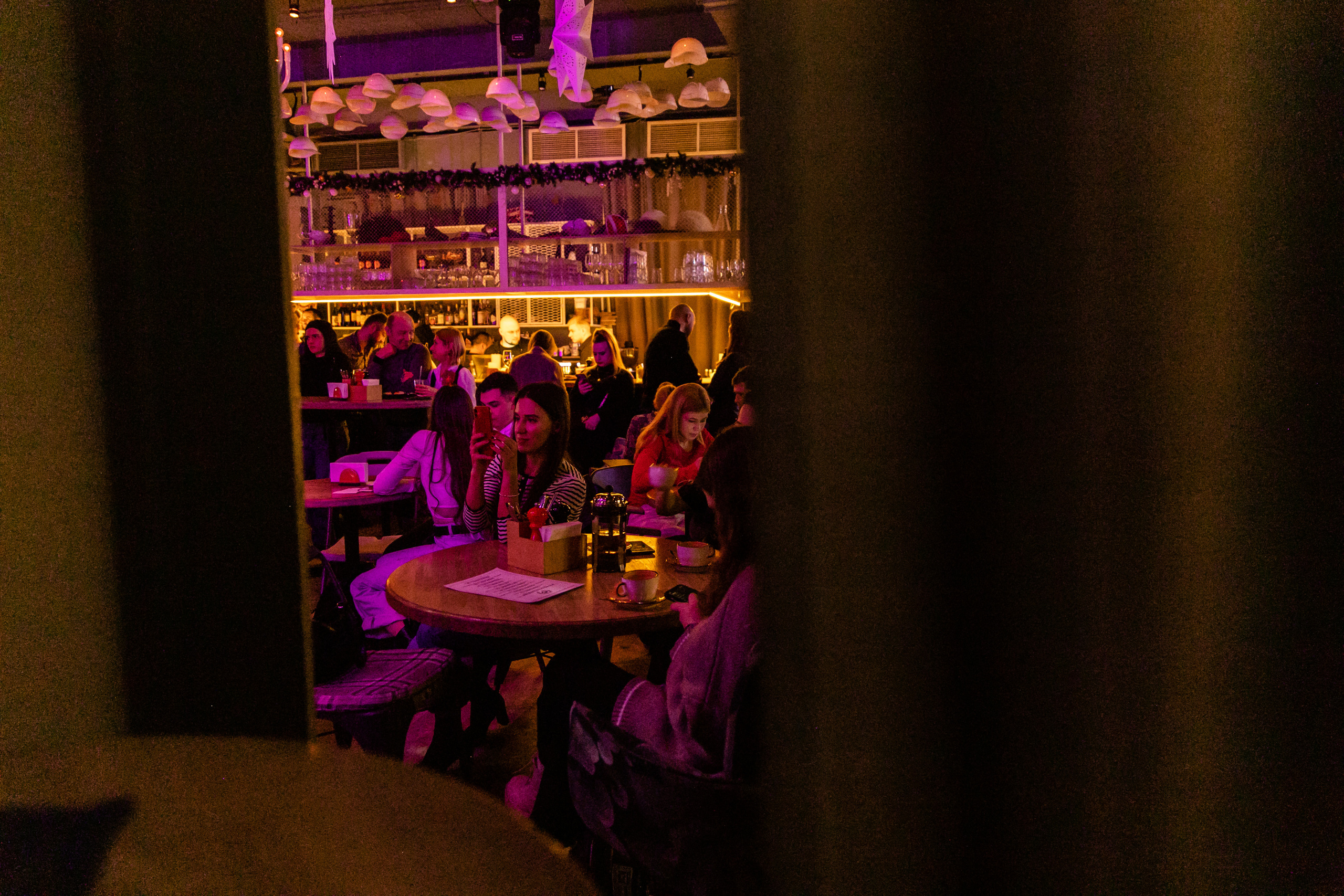 Концерт Mad Brass Band в баре «Техника безопасности». Свадебный фотограф в Москве Элина Ларченкова. Фото, которые цепляют