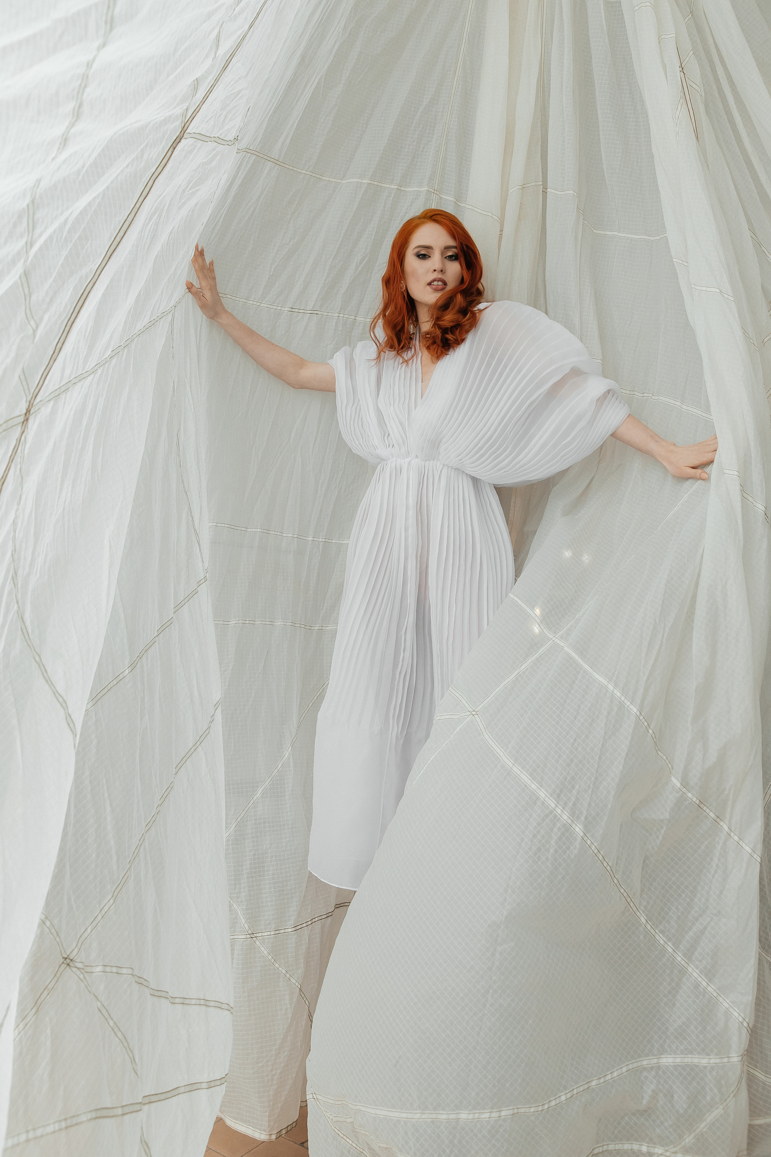 Свадебная фотосессия в студии с парашютом. Свадебный фотограф в Москве Элина Ларченкова. Фото, которые цепляют