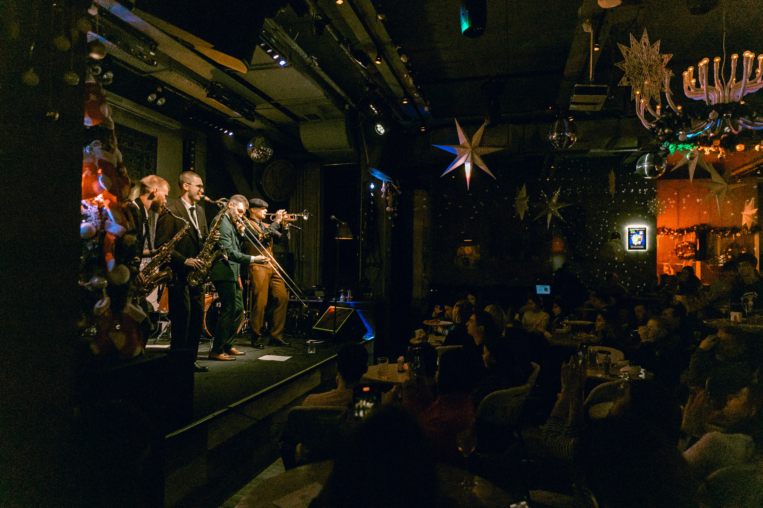 Концерт Mad Brass Band в баре «Техника безопасности». Свадебный фотограф в Москве Элина Ларченкова. Фото, которые цепляют