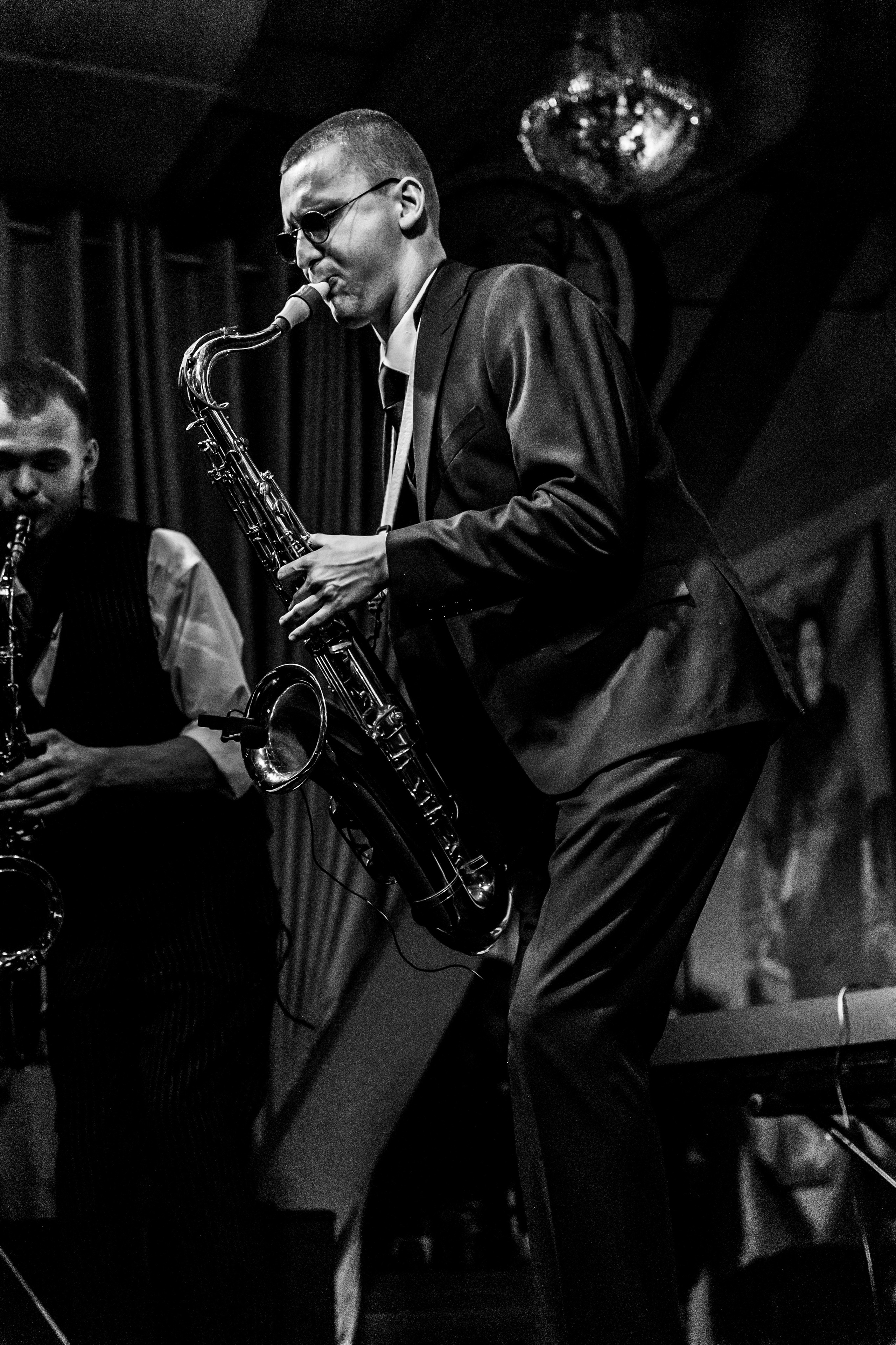 Концерт Mad Brass Band в баре «Техника безопасности». Свадебный фотограф в Москве Элина Ларченкова. Фото, которые цепляют