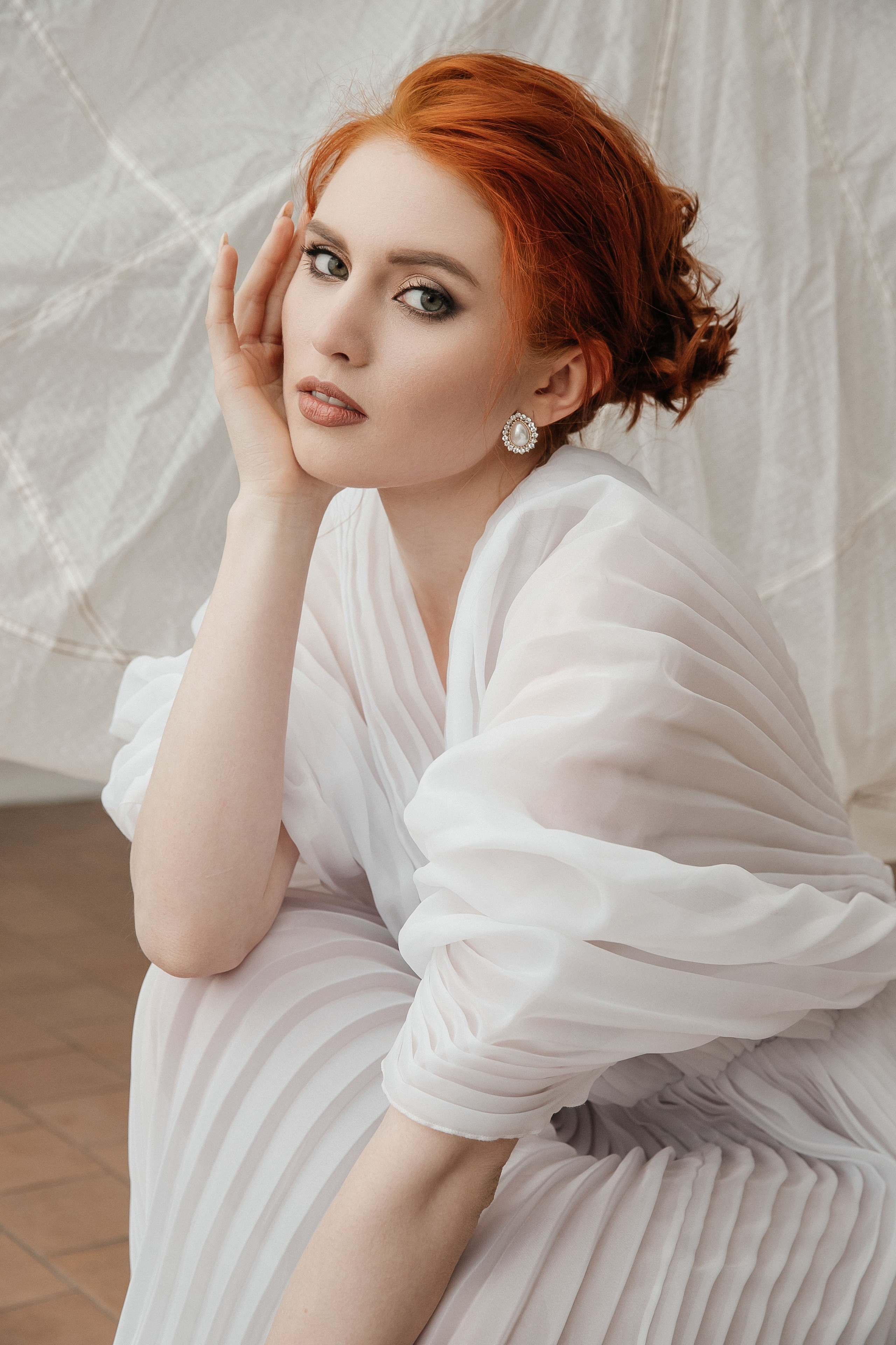 Свадебная фотосессия в студии с парашютом. Свадебный фотограф в Москве Элина Ларченкова. Фото, которые цепляют