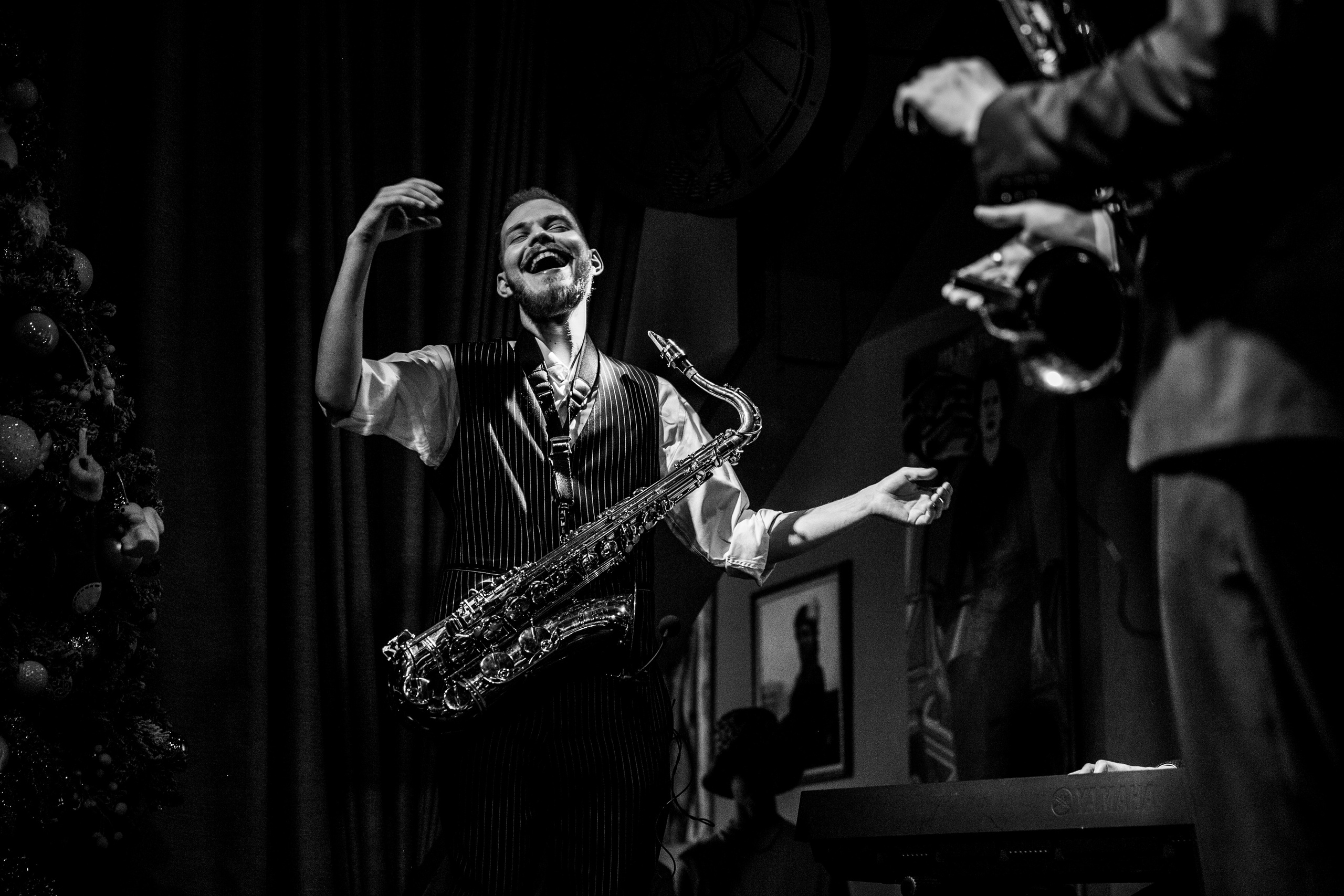 Концерт Mad Brass Band в баре «Техника безопасности». Свадебный фотограф в Москве Элина Ларченкова. Фото, которые цепляют