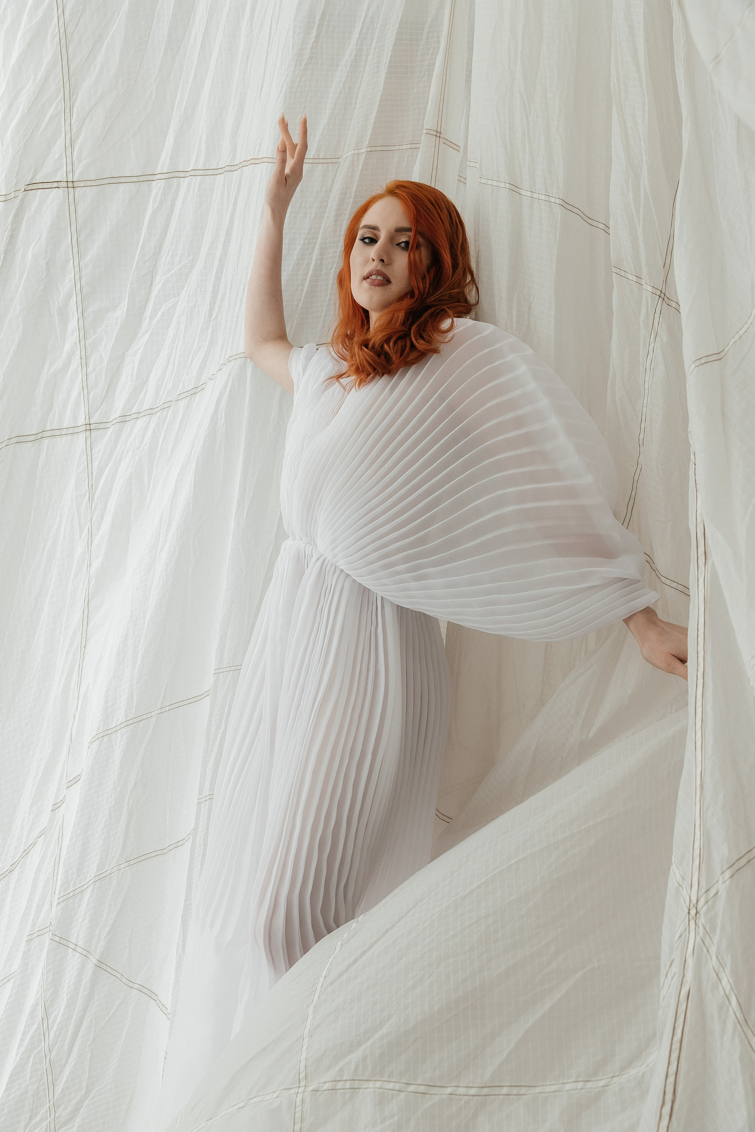 Свадебная фотосессия в студии с парашютом. Свадебный фотограф в Москве Элина Ларченкова. Фото, которые цепляют