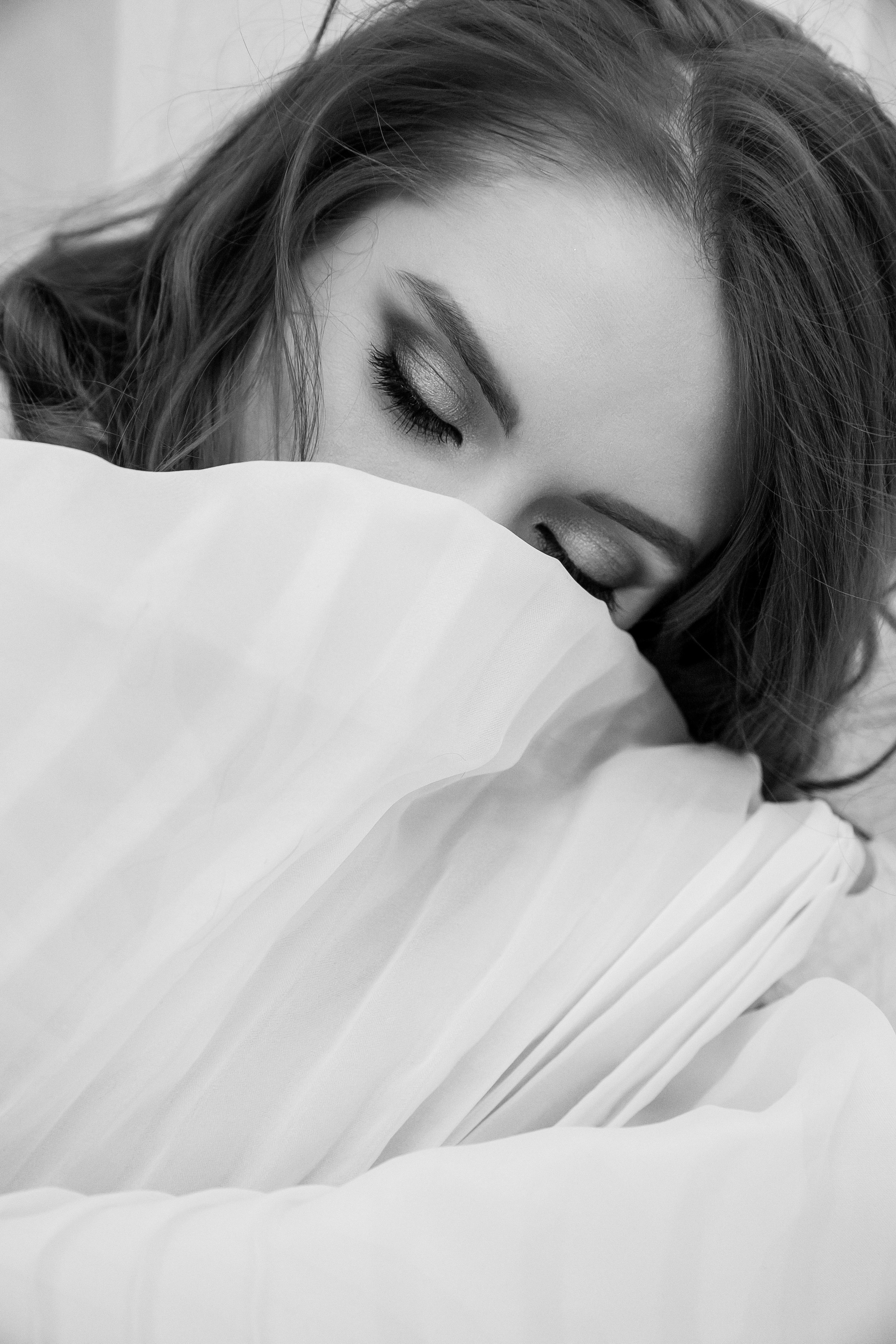 Свадебная фотосессия в студии с парашютом. Свадебный фотограф в Москве Элина Ларченкова. Фото, которые цепляют