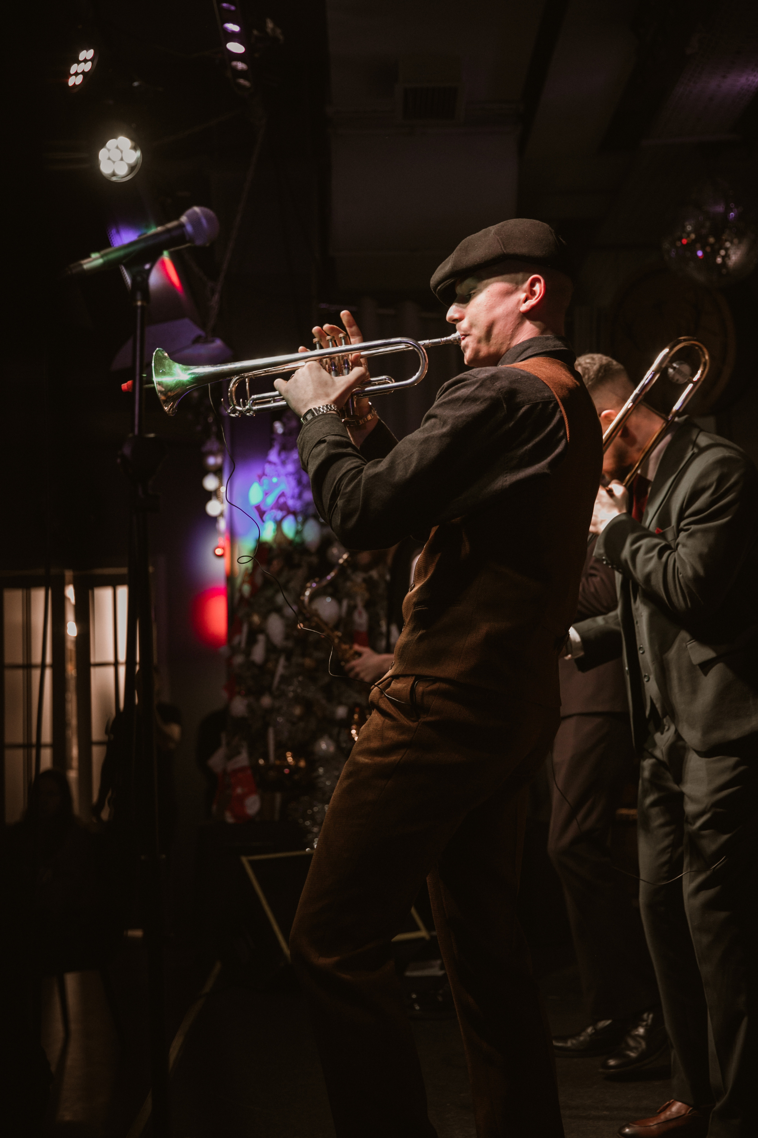 Концерт Mad Brass Band в баре «Техника безопасности». Свадебный фотограф в Москве Элина Ларченкова. Фото, которые цепляют