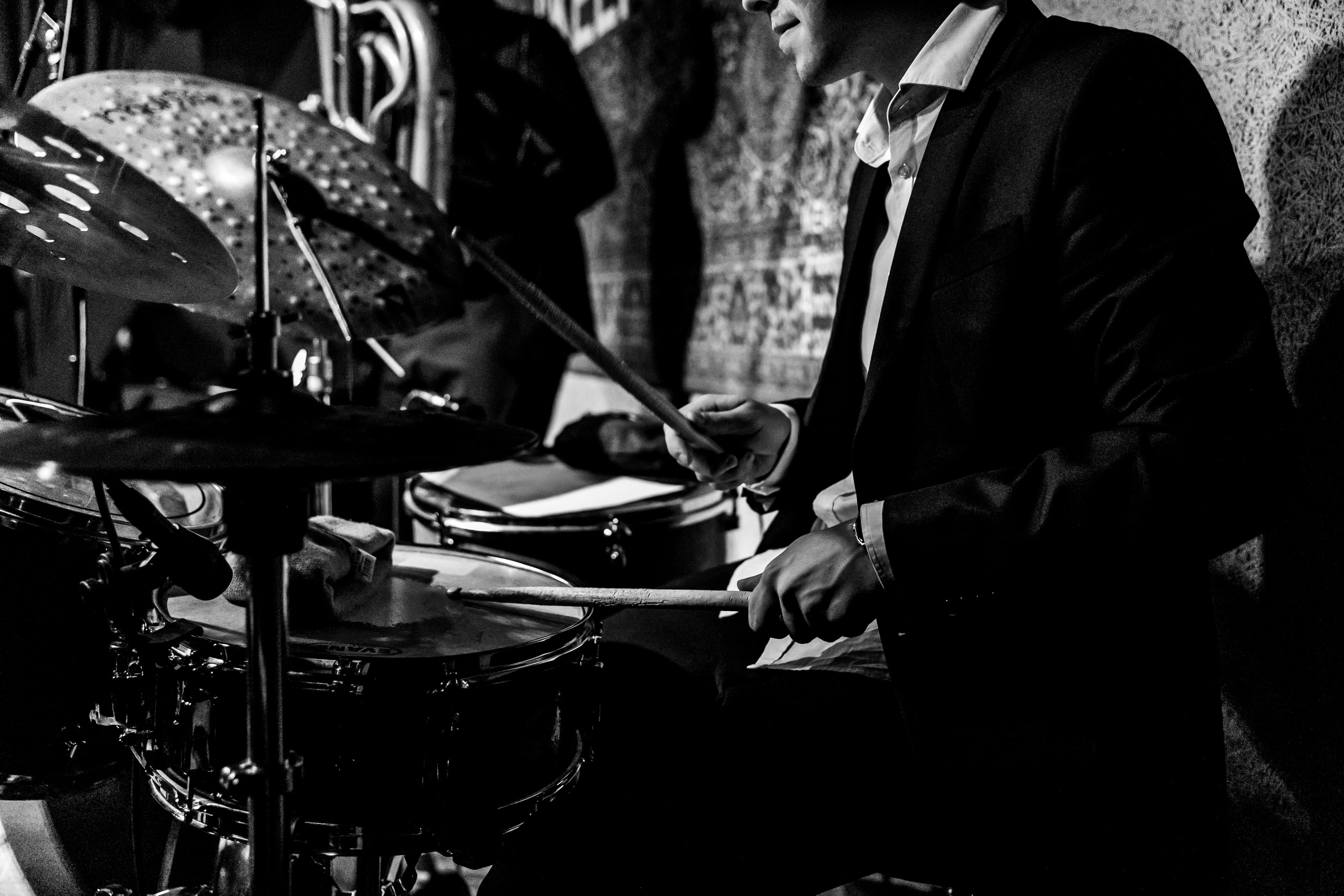 Концерт Mad Brass Band в баре «Техника безопасности». Свадебный фотограф в Москве Элина Ларченкова. Фото, которые цепляют