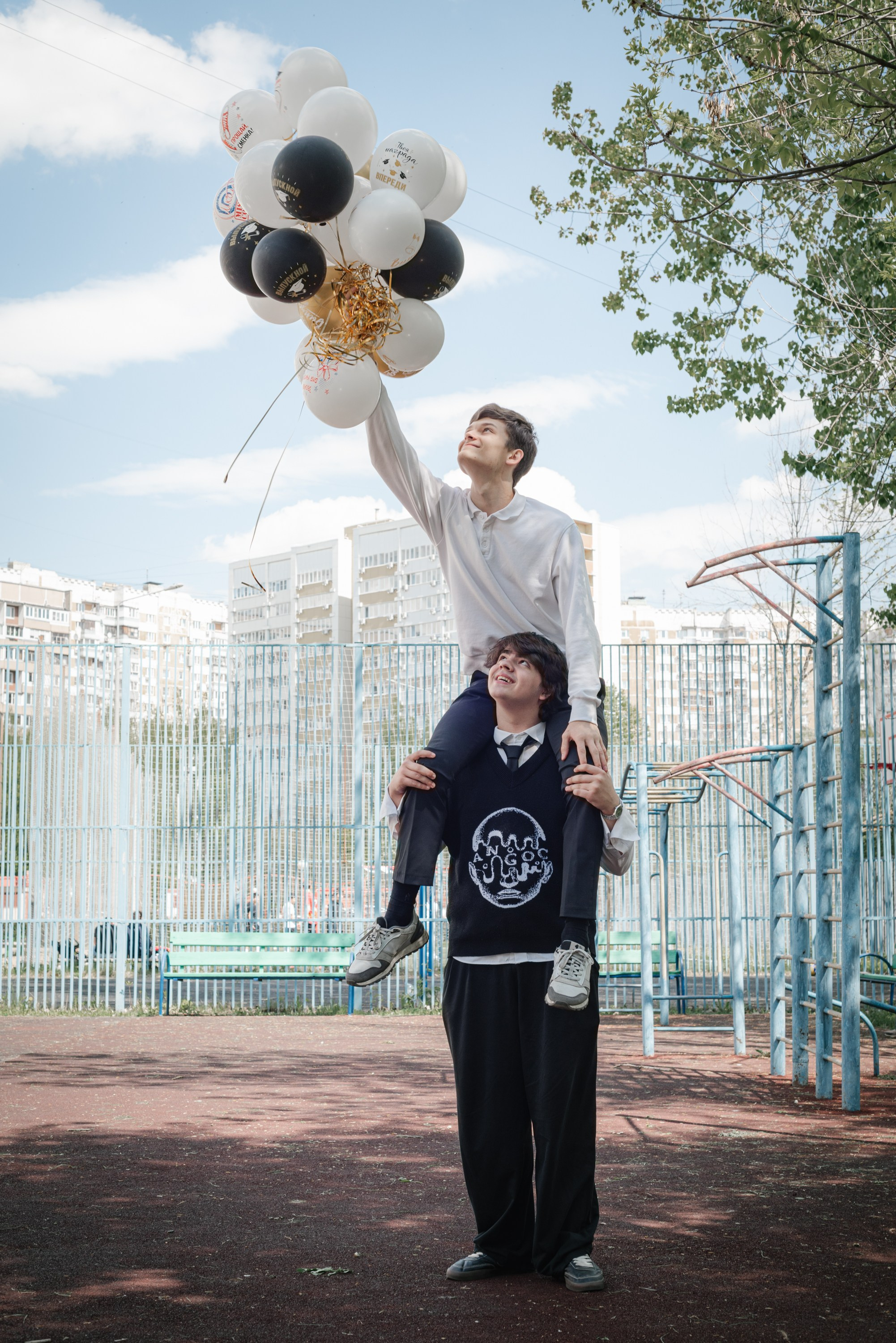 Выпускной альбом 9А класса — фотосессия, видео, репортаж и пожелания в Москве. MILATE — выпускные альбомы, фотосессии и видео в Москве