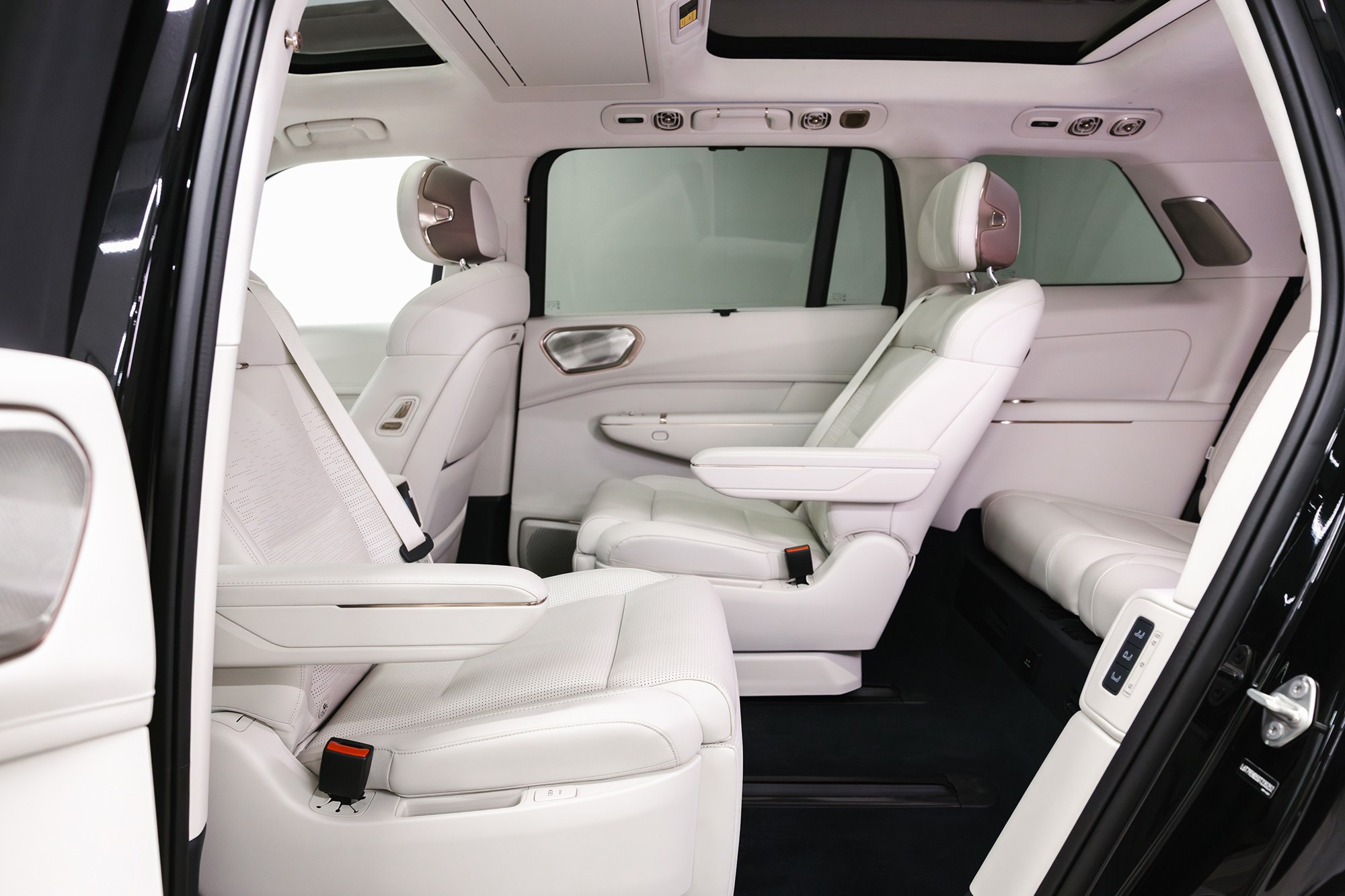 Lynk & Co 900 Ultra 2,0hyb 4WD AT (734 л. с.), 2025 г, 2,0 л бензин. Автосалон «Х-Авто»