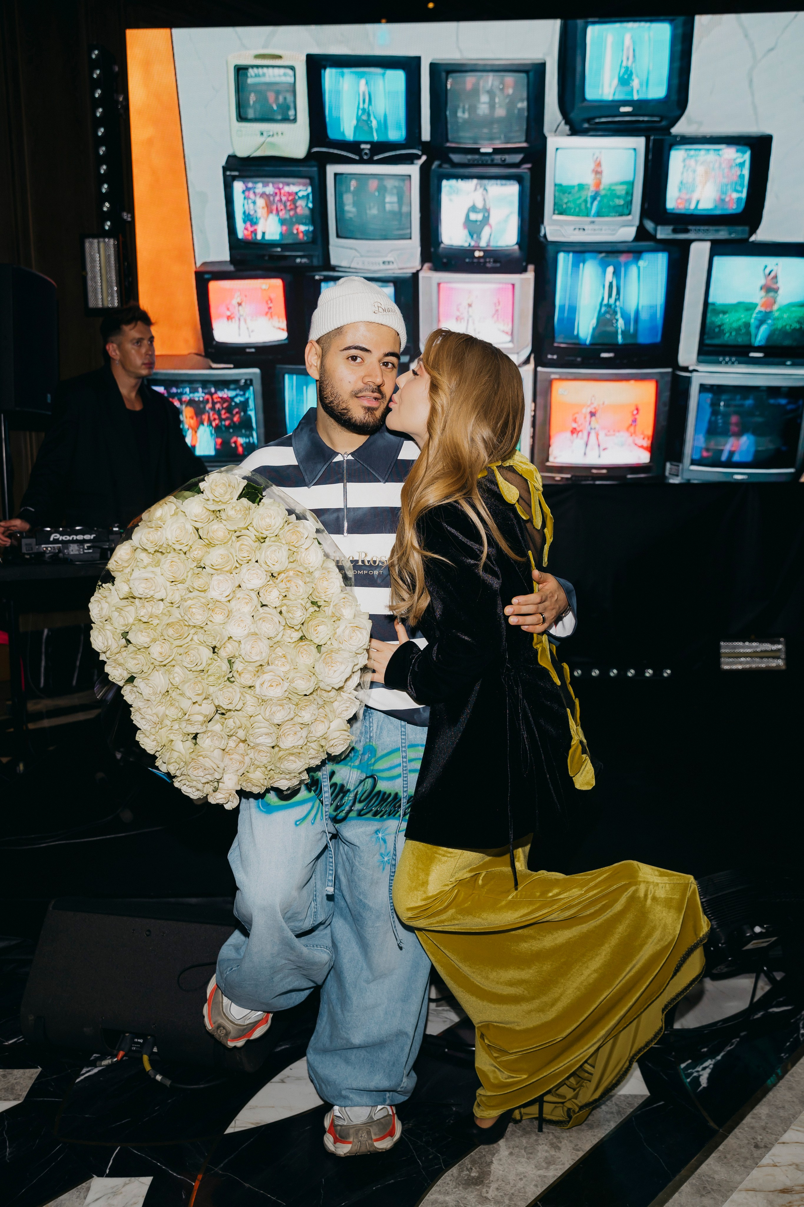 Роман Каграманов и Карина Кросс на вечере Ольги Бузовой 20 лет в эфире, бар Шаляпин, Москва