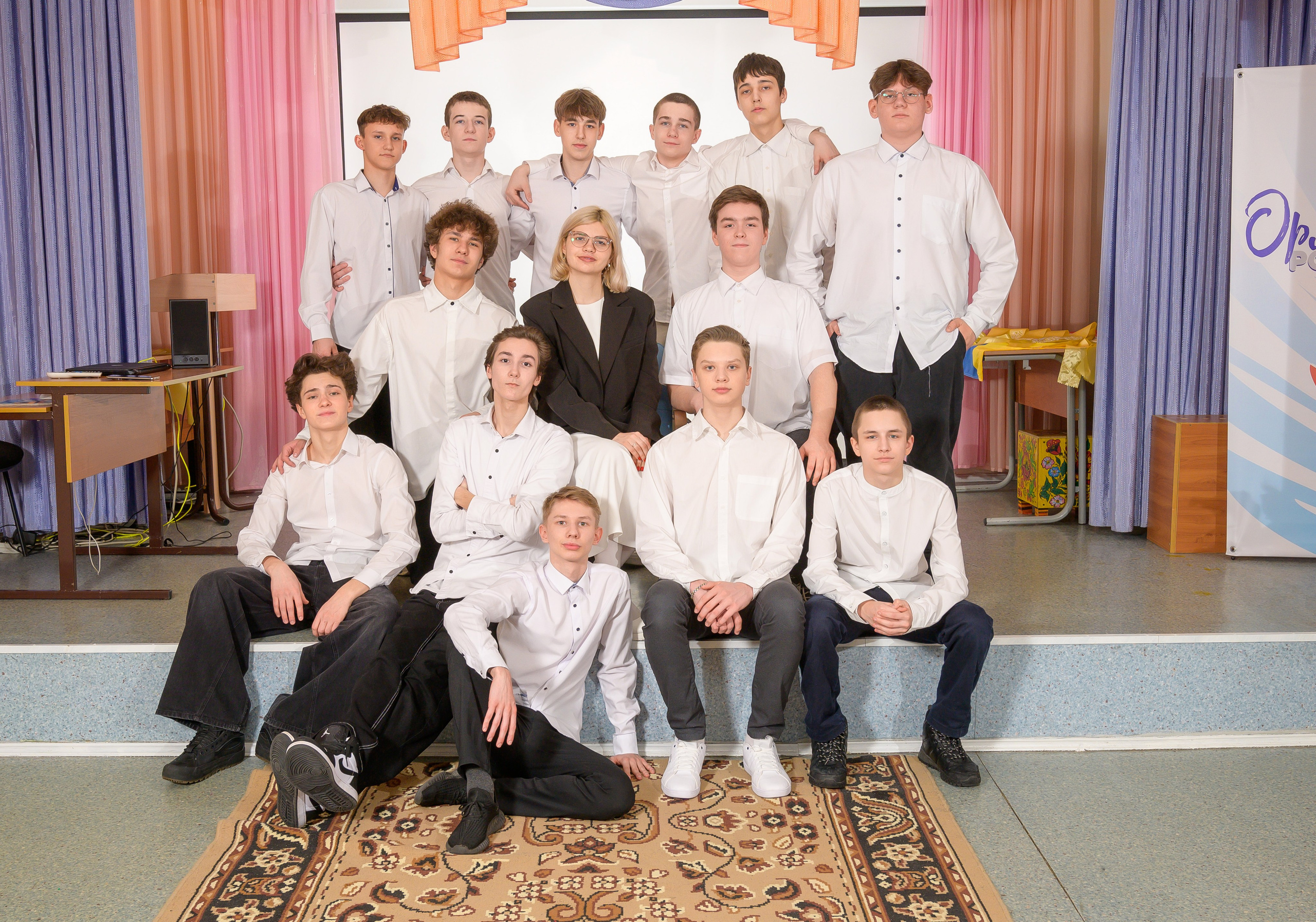 Фотографии старшеклассников для выпускных альбомов Нижневартовск | Портфолио. AR-t студия «Альбом+», г. Нижневартовск