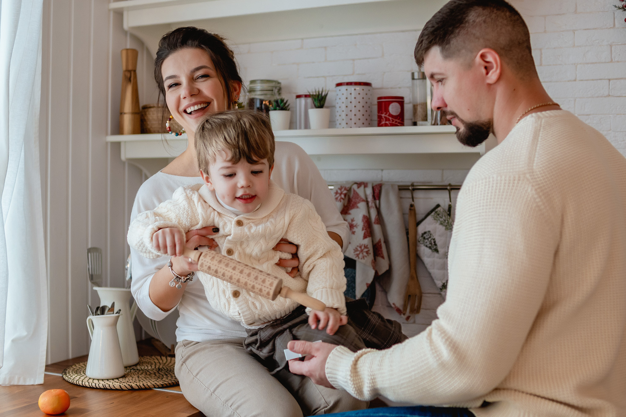 Елена, Демид, Денис. Новогодняя семейная фотосессия в фотостудии. Юлия Басня семейный и свадебный фотограф в Донецке
