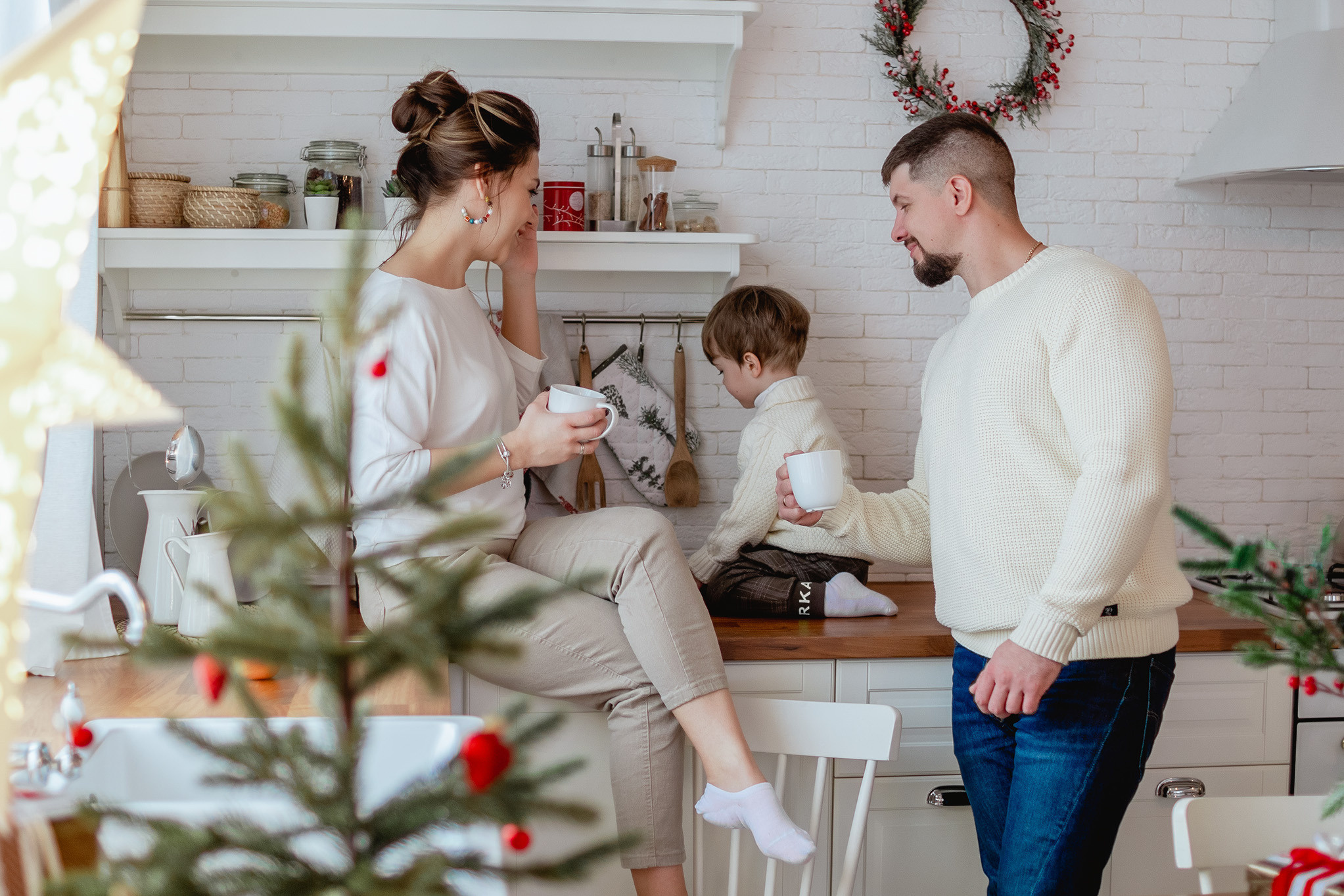 Елена, Демид, Денис. Новогодняя семейная фотосессия в фотостудии. Юлия Басня семейный и свадебный фотограф в Донецке