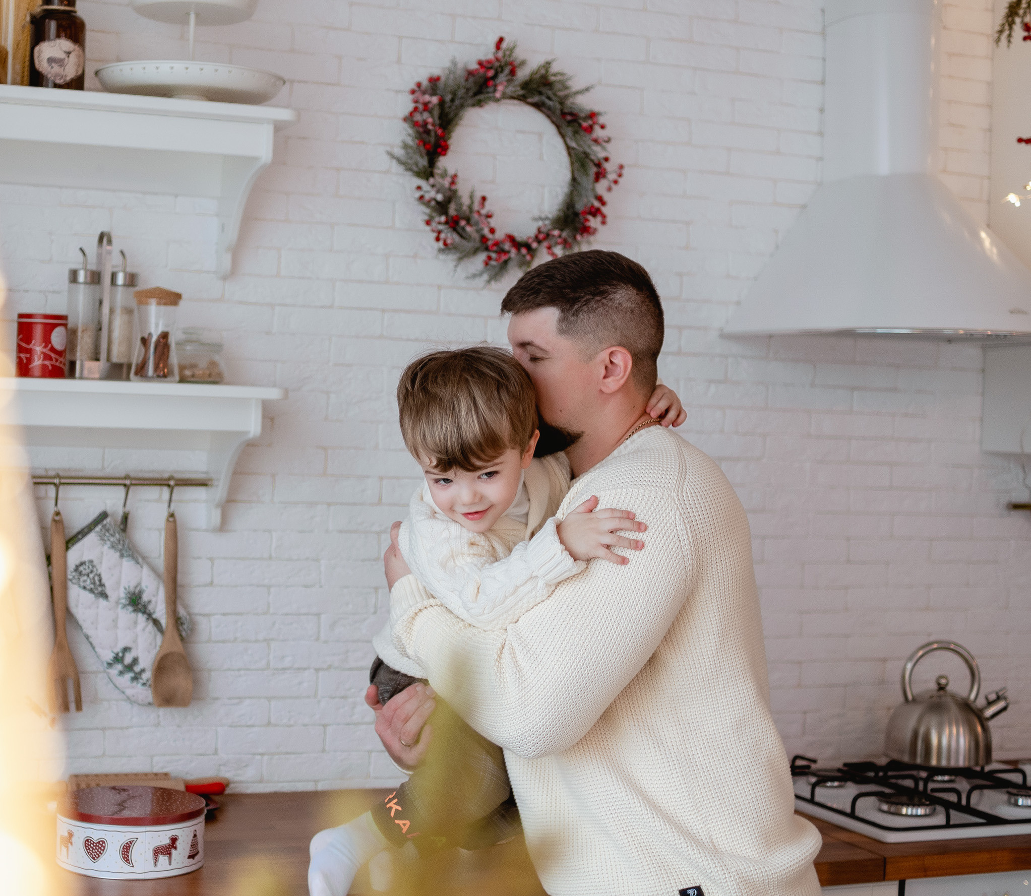 Елена, Демид, Денис. Новогодняя семейная фотосессия в фотостудии. Юлия Басня семейный и свадебный фотограф в Донецке