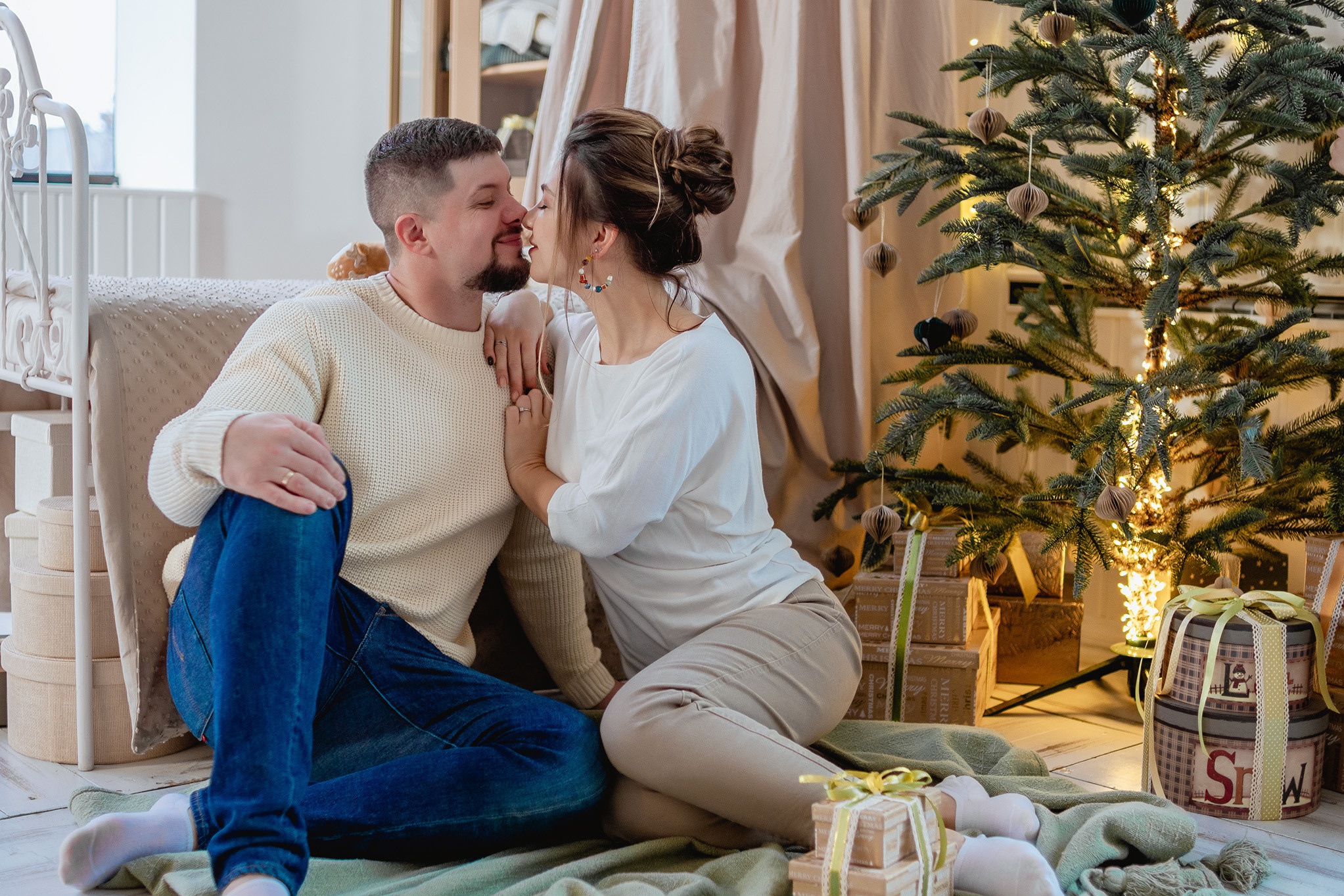 Елена, Демид, Денис. Новогодняя семейная фотосессия в фотостудии. Юлия Басня семейный и свадебный фотограф в Донецке