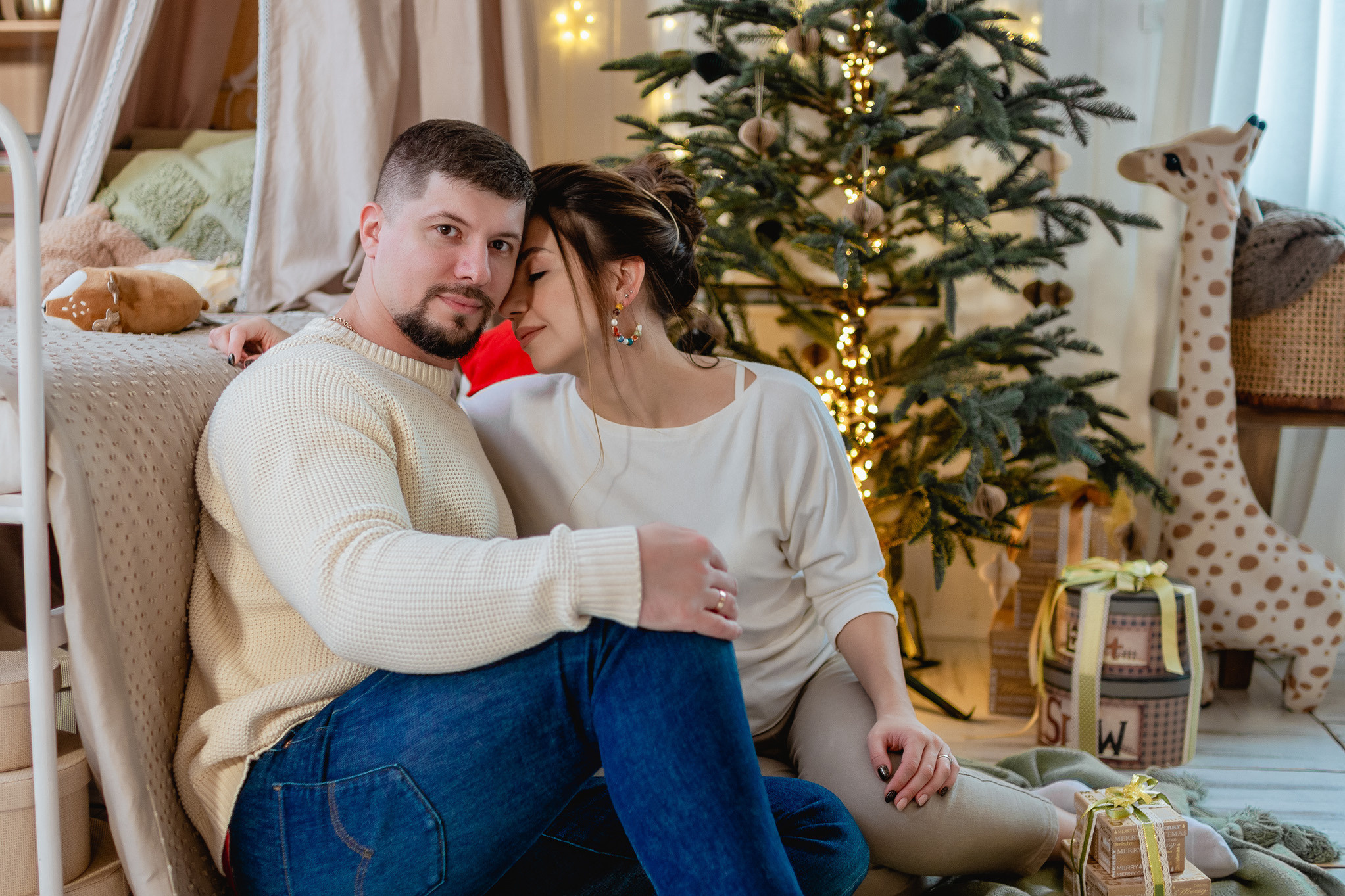 Елена, Демид, Денис. Новогодняя семейная фотосессия в фотостудии. Юлия Басня семейный и свадебный фотограф в Донецке