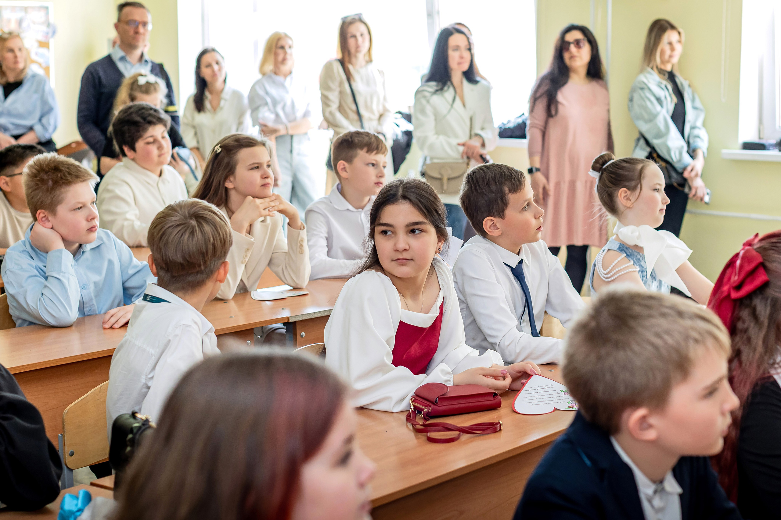 Выпускной в начальной школе в классе. Фотограф и видеограф Москва. Свадебный фотограф, видеограф. Выпускные альбомы. Оживающие альбомы