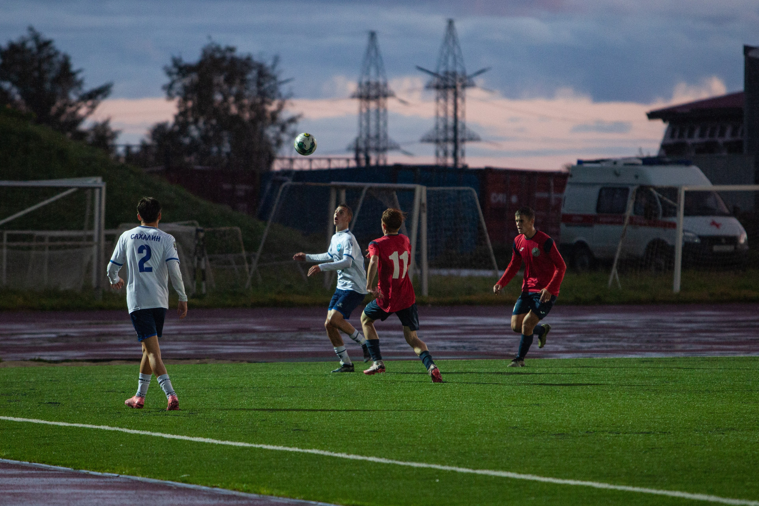 Матч юношеской футбольной лиги между командами СШ «Сахалин» и «СШОР № 1» (Комсомольск-на-Амуре) (U-18). Кутузов Евгений Фотограф в Южно-Сахалинске