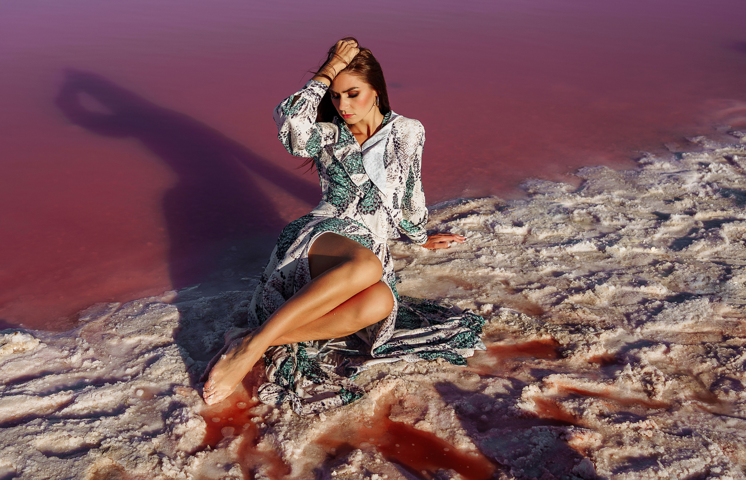 Фотосессия девушки на розовом озере. Фотосессия в Евпатории. Розовое озеро в Евпатории. Фотограф Зайцева Надежда в Крыму. Розовое озеро Сасык-Сиваш.