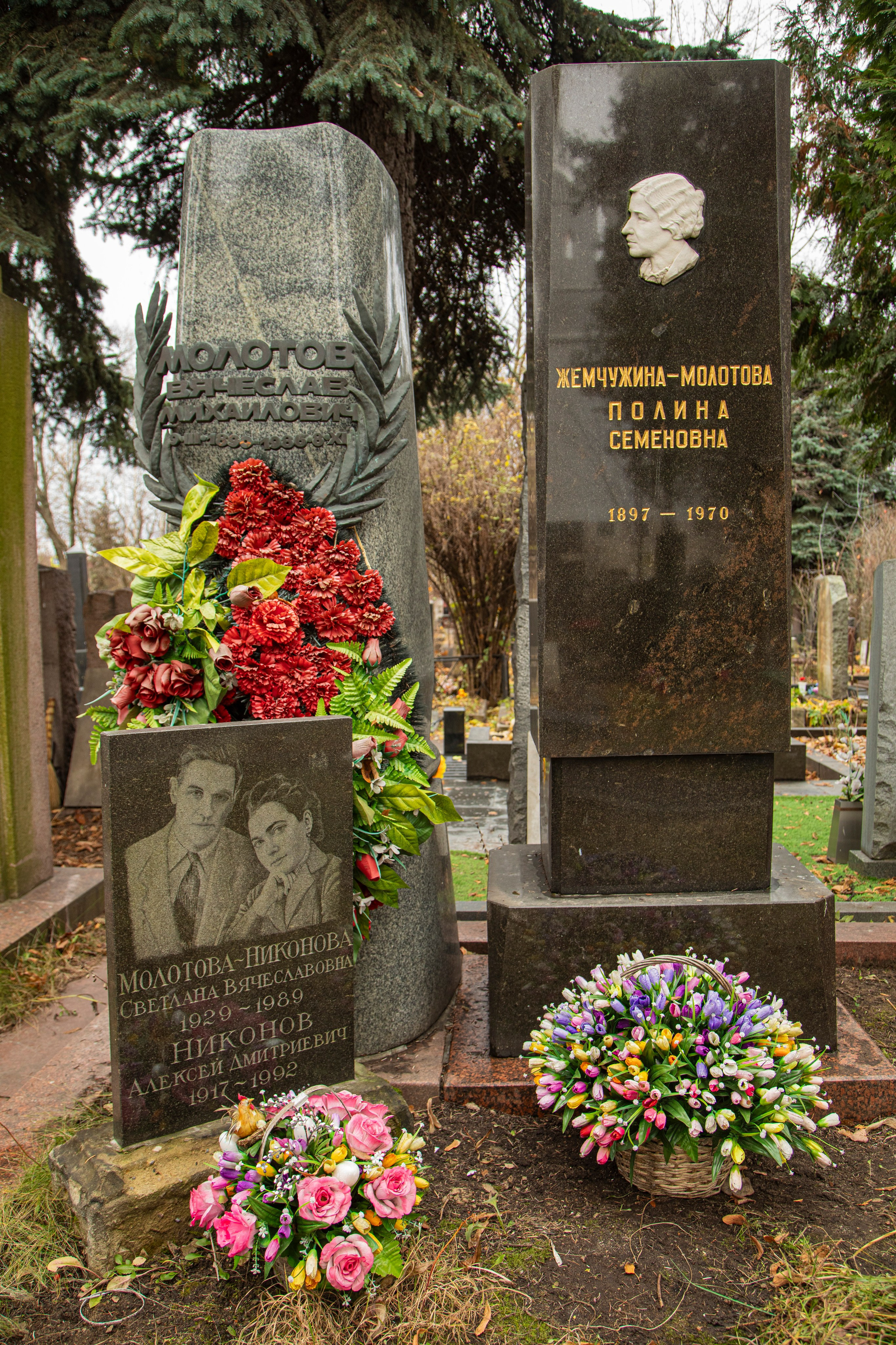 Осенняя прогулка по Новодевичьему кладбищу. Фотограф Сергей Ловкий