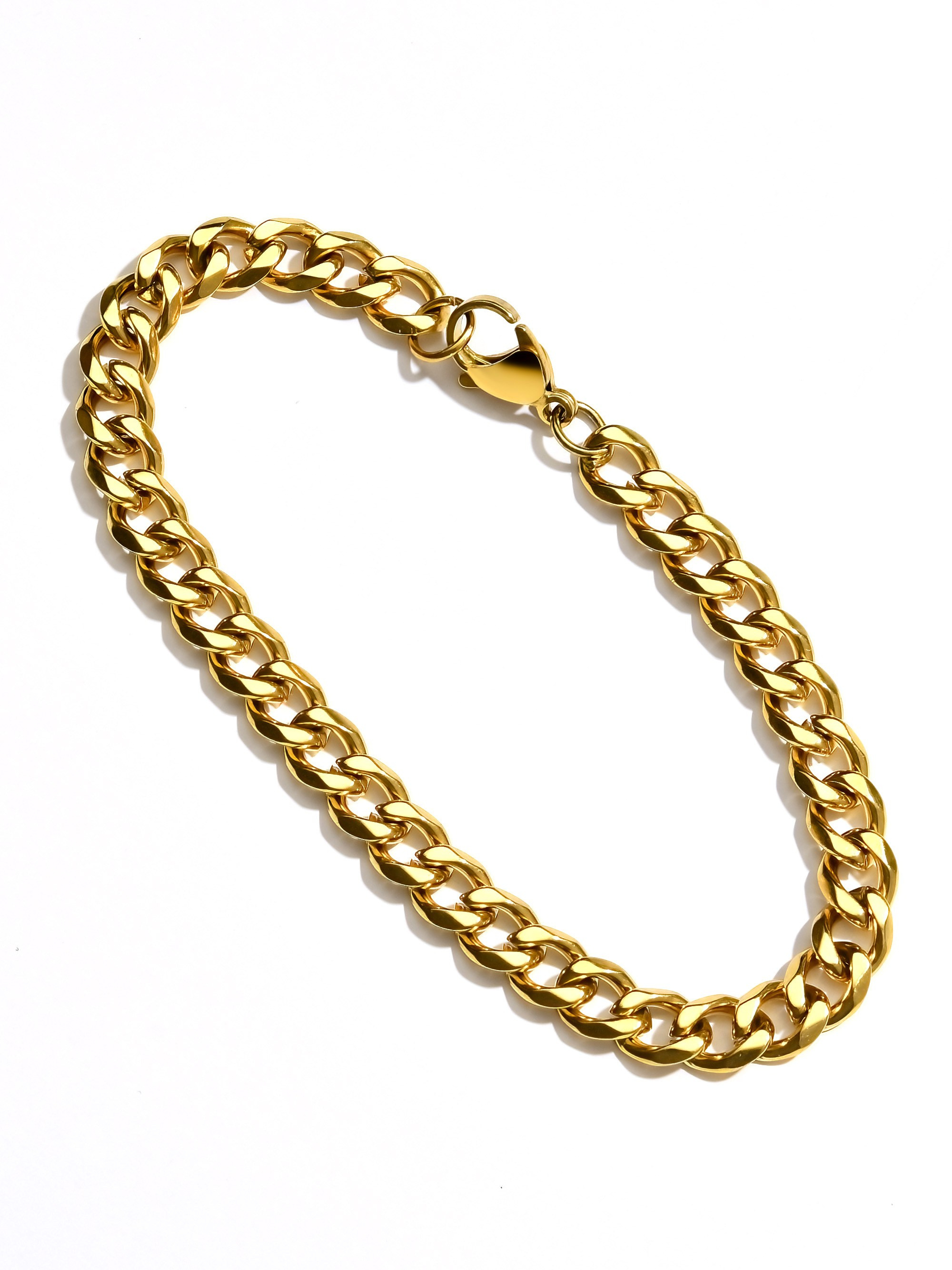 Съемка украшений. Фотосъемка ювелирных изделий и украшений в Москве. Предметная фотосъемка для маркетплейсов в Москве. Предметный фотограф Дмитрий Дрогунов