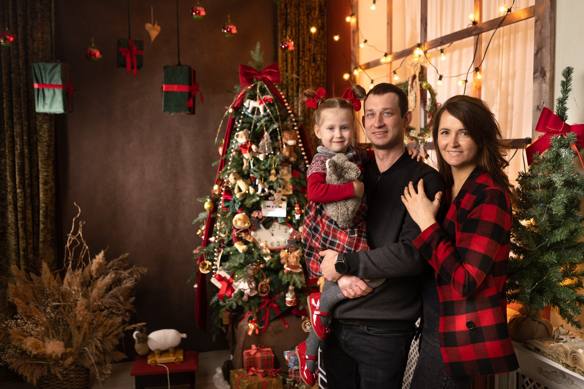 Семейная новогодняя фотосессия. Фотограф в Оренбурге. Профессиональный фотограф