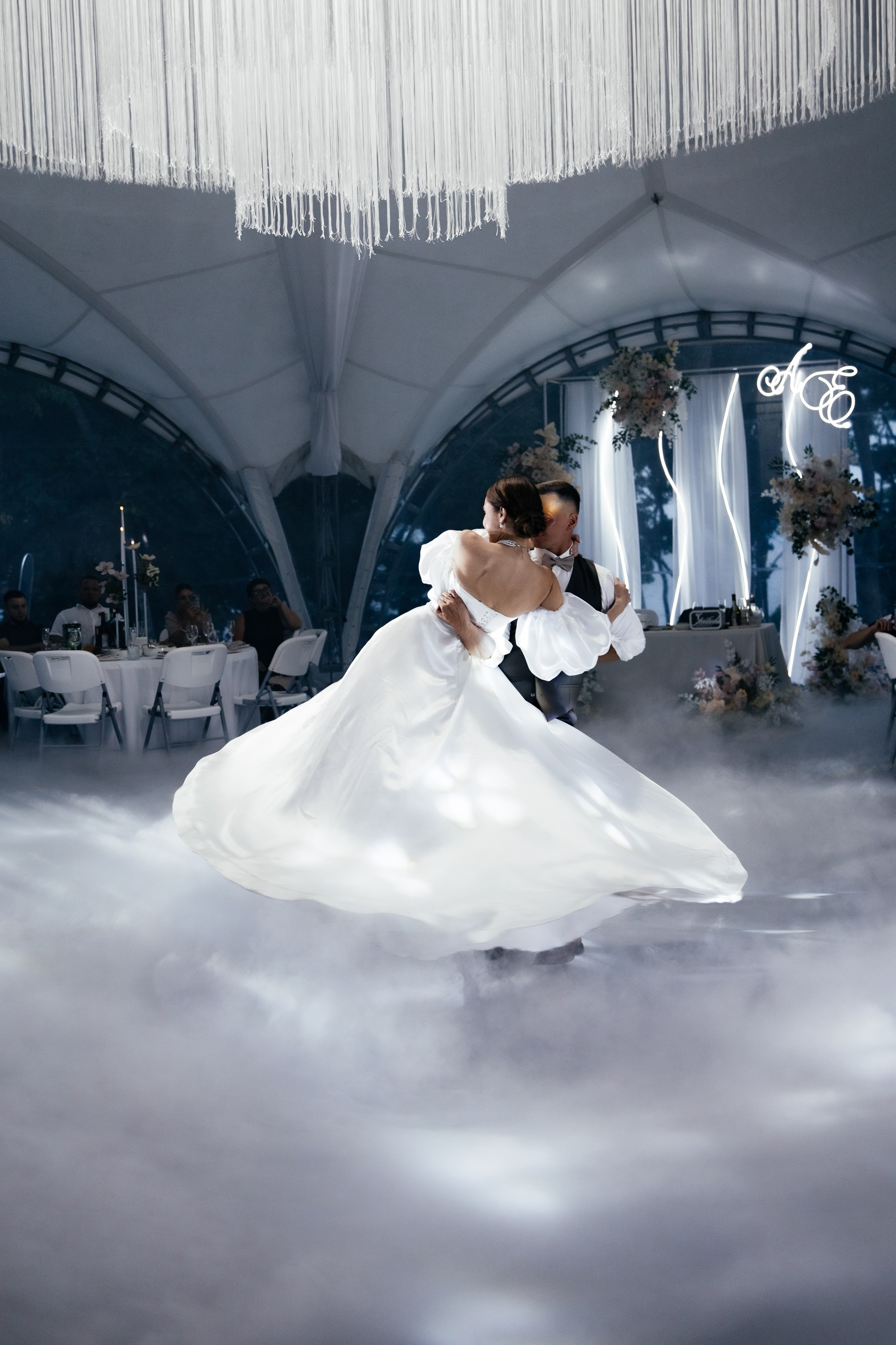 Я создаю профессиональные фотографии, которые сохраняют эмоции, детали и атмосферу вашего праздника. Свадебный фотограф во Владивостоке