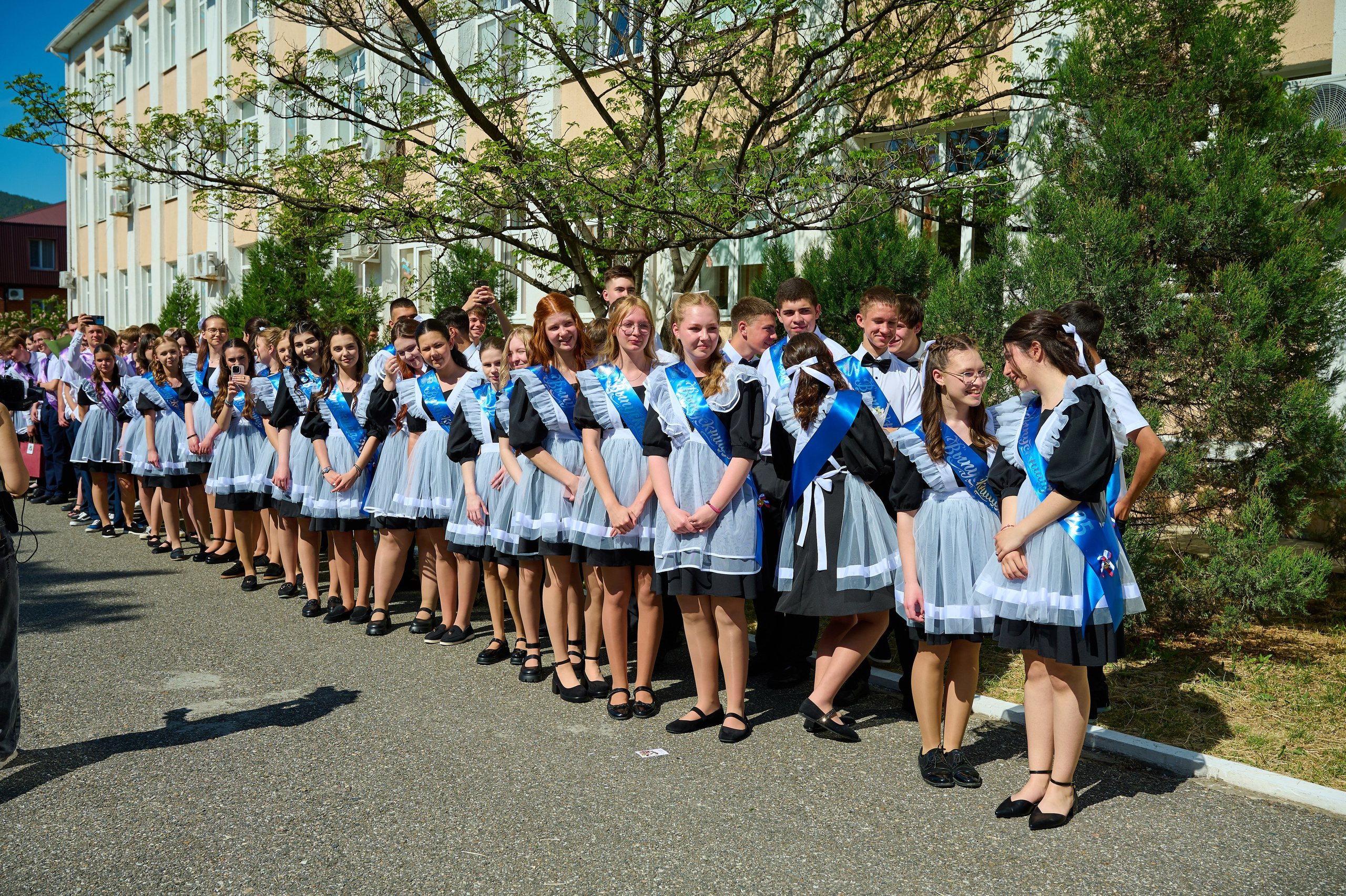 Последний звонок 2025. Жизнь курорта Кабардинка в фотографиях
