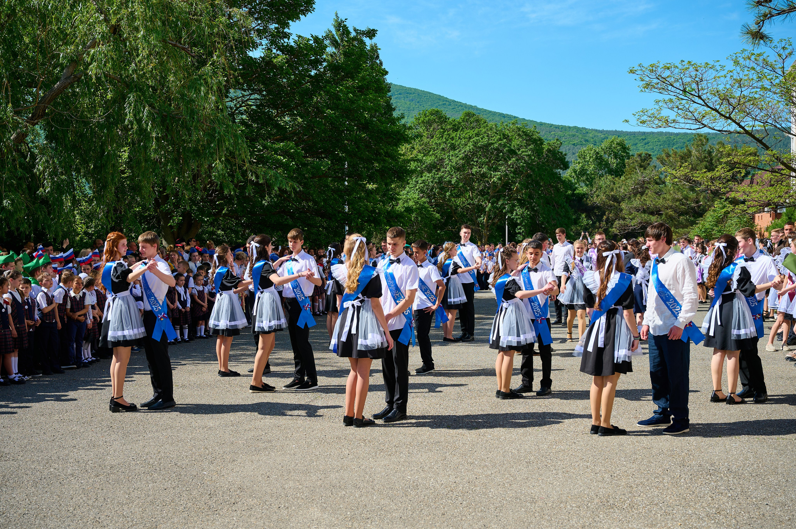 Последний звонок 2025. Жизнь курорта Кабардинка в фотографиях